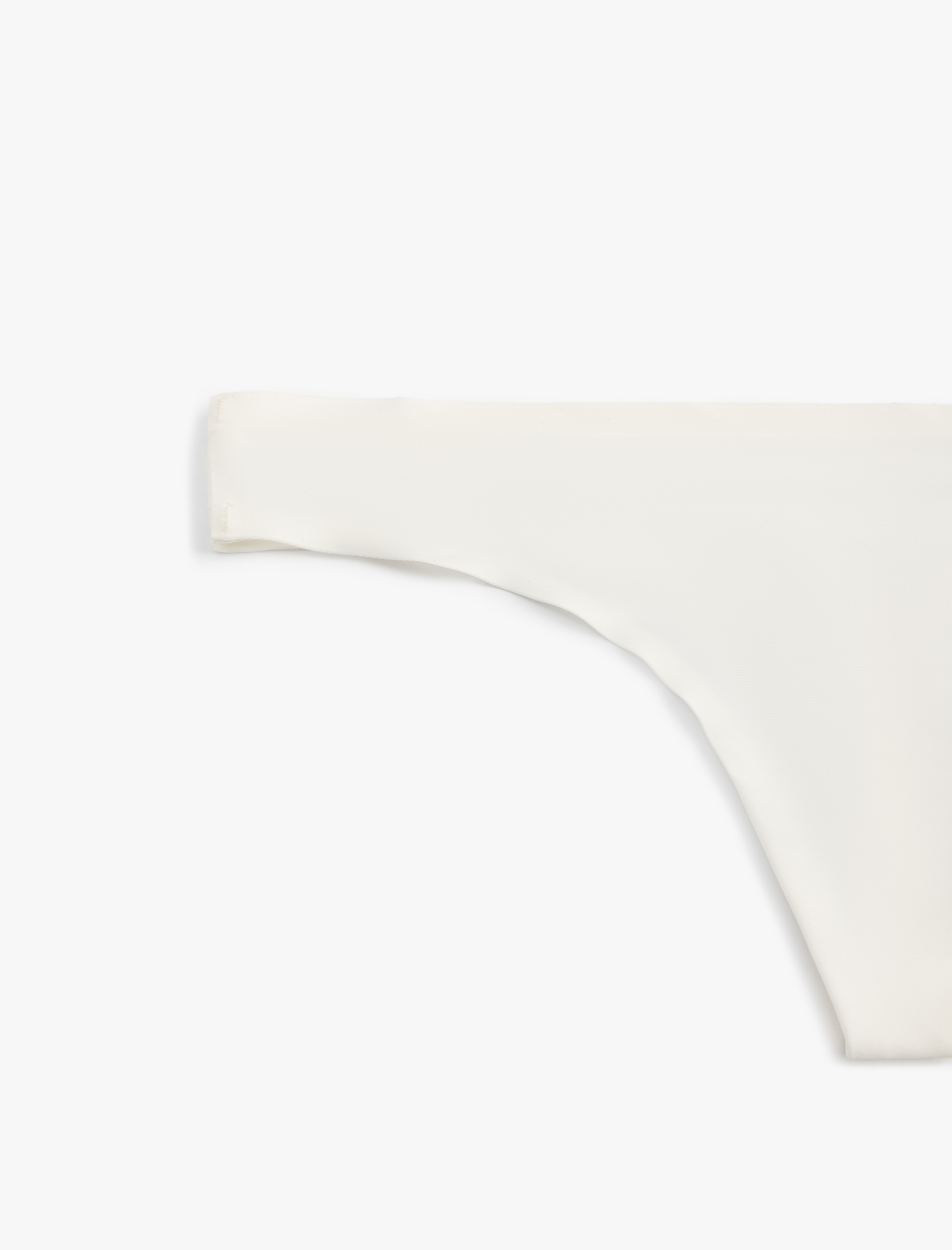   Vücudu Saran Hafif Kumaş Lazer Kesim Dikiş İzi Görünmez String Külot