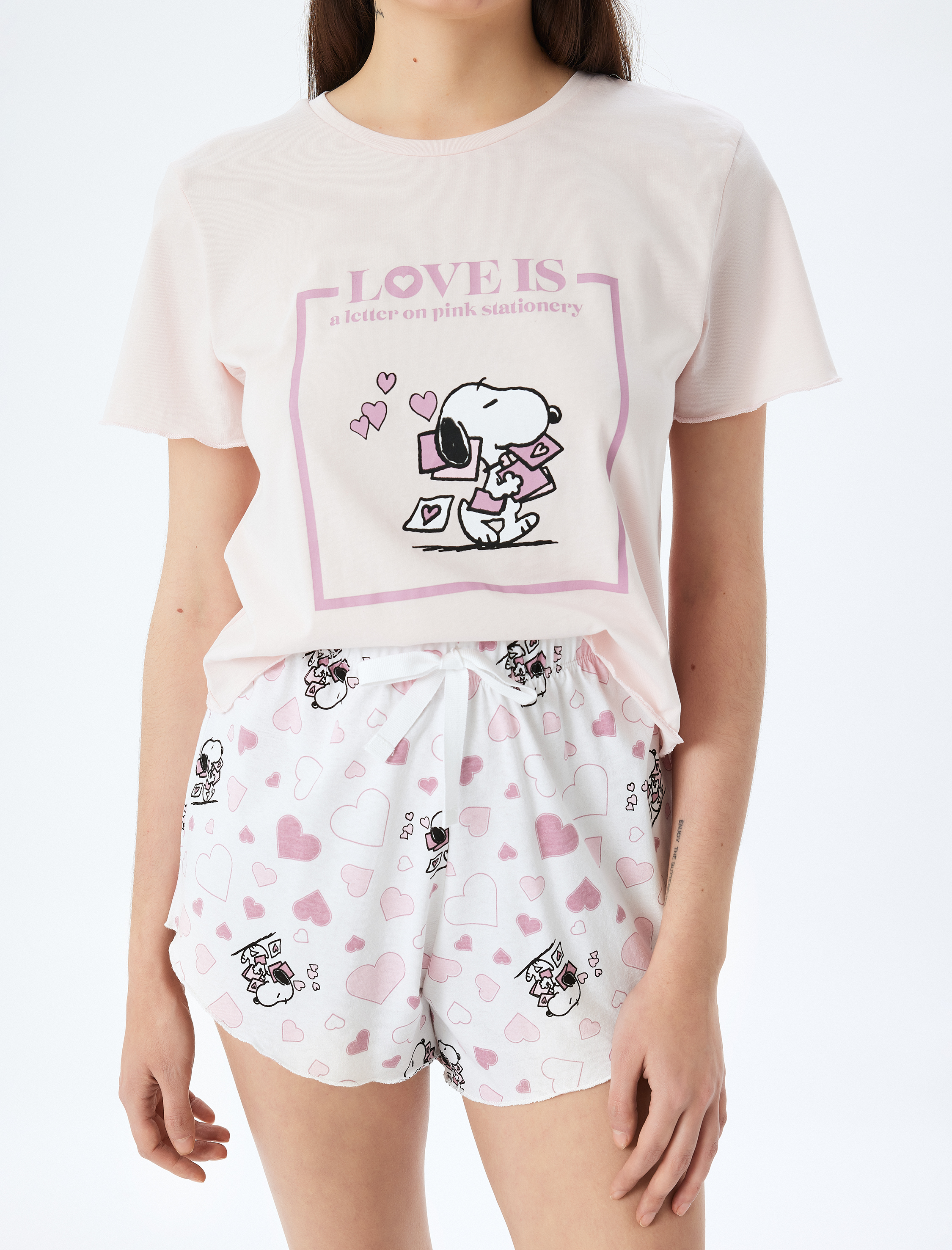   Pamuklu Lisanslı Snoopy Baskılı Kısa Kollu Şortlu Pijama Takımı