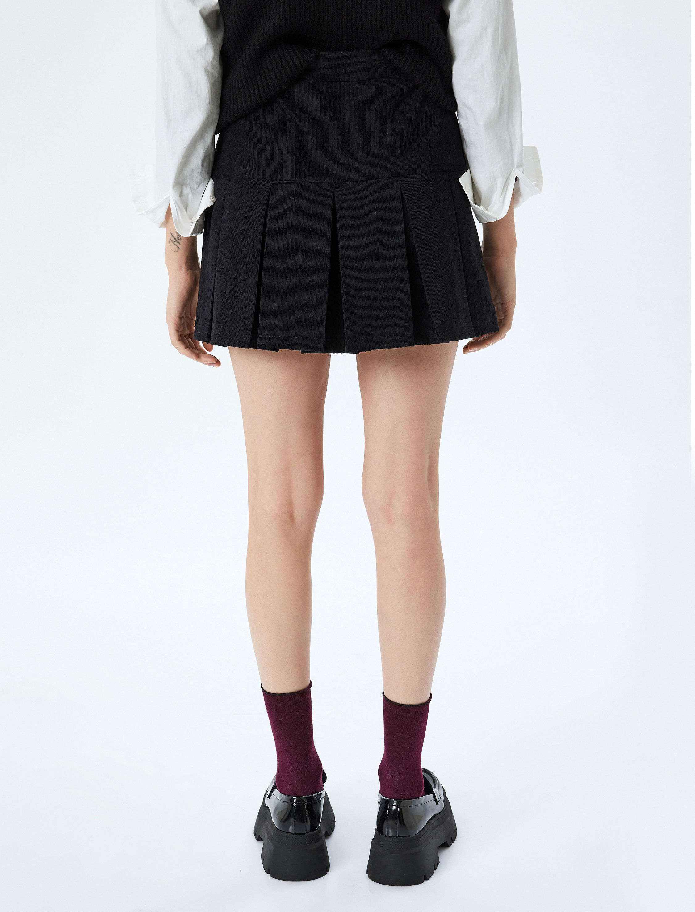   Metal Aksesuarlı Kalın Piliseli Mini Etek