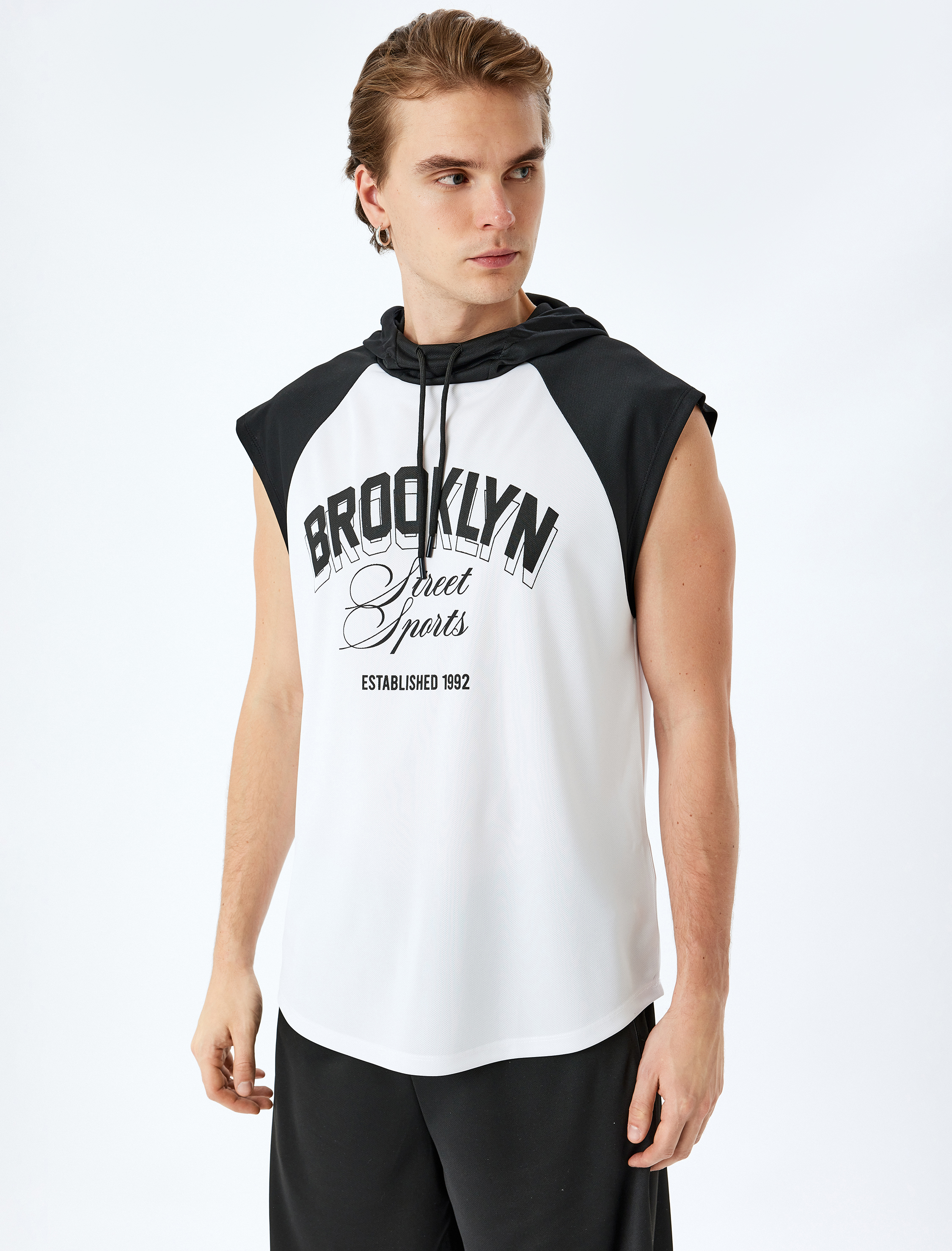   Slogan Baskılı Renk Kontrastlı Kapşonlu Kolsuz Spor Atlet