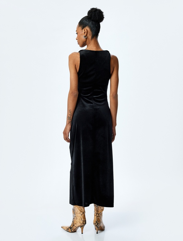 Slim Fit Drape Detaylı Kolsuz Uzun Kadife Elbise_3