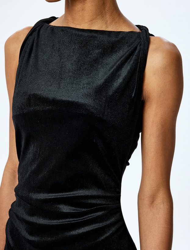Slim Fit Drape Detaylı Kolsuz Uzun Kadife Elbise_4