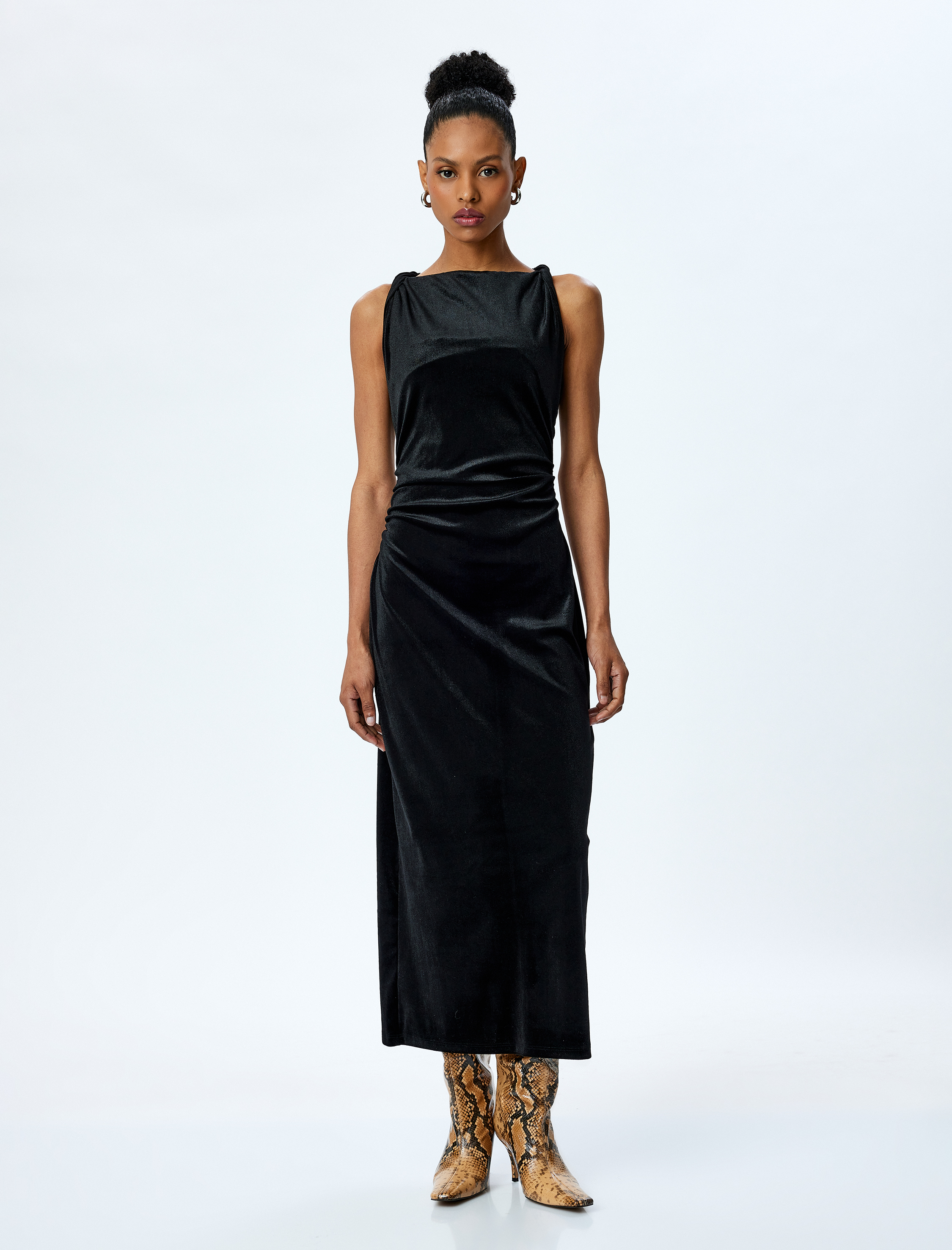 Slim Fit Drape Detaylı Kolsuz Uzun Kadife Elbise