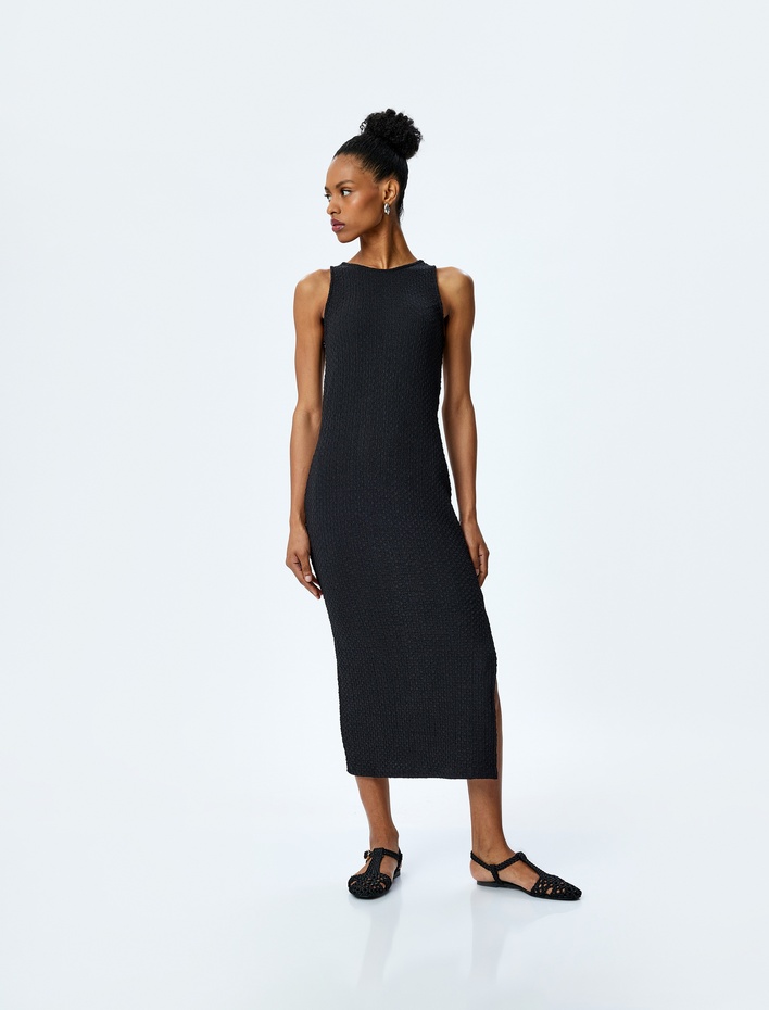  Dokulu Kolsuz Yırtmaç Detaylı Uzun Halter Yaka Kalem Elbise