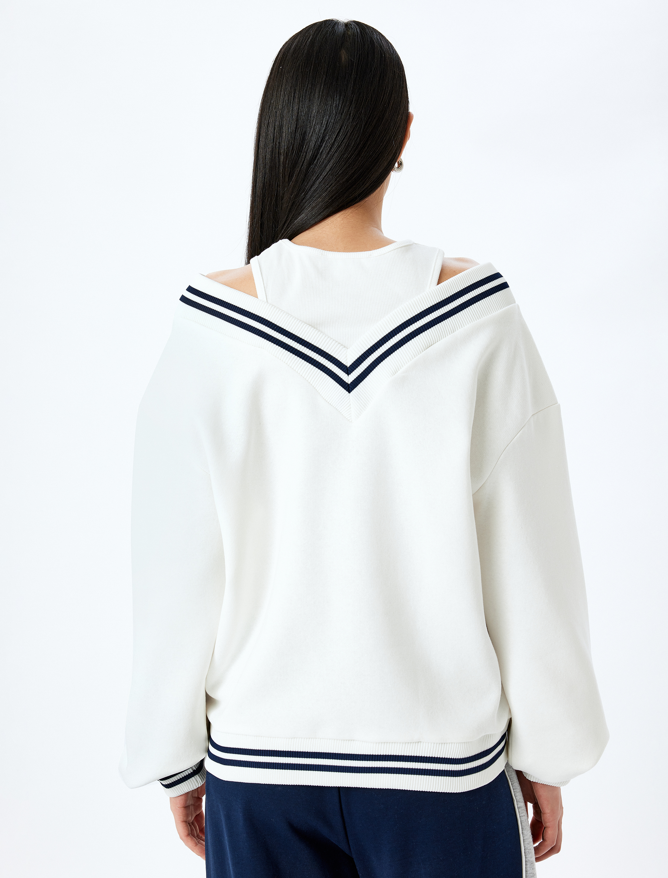 Şardonlu Biyeli Oversize V Yaka Atlet Detaylı Sweatshirt
