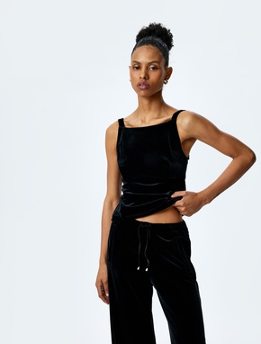 Slim Fit Arkası Fiyonk Detaylı Kalın Askılı Kadife Bluz