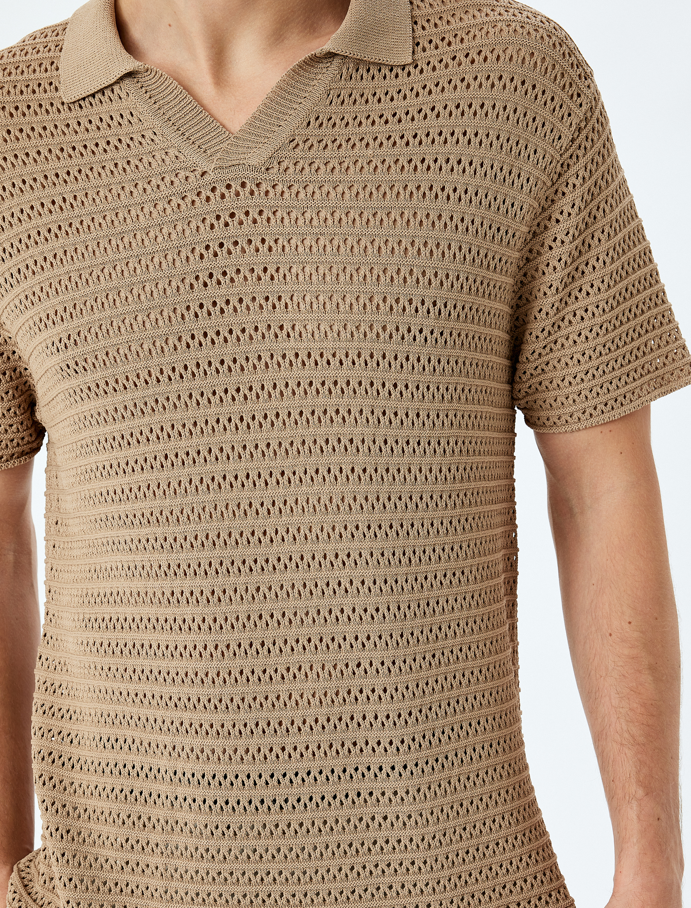   Viskon Karışımlı Polo V Yaka Dokulu Kısa Kollu Triko Tişört