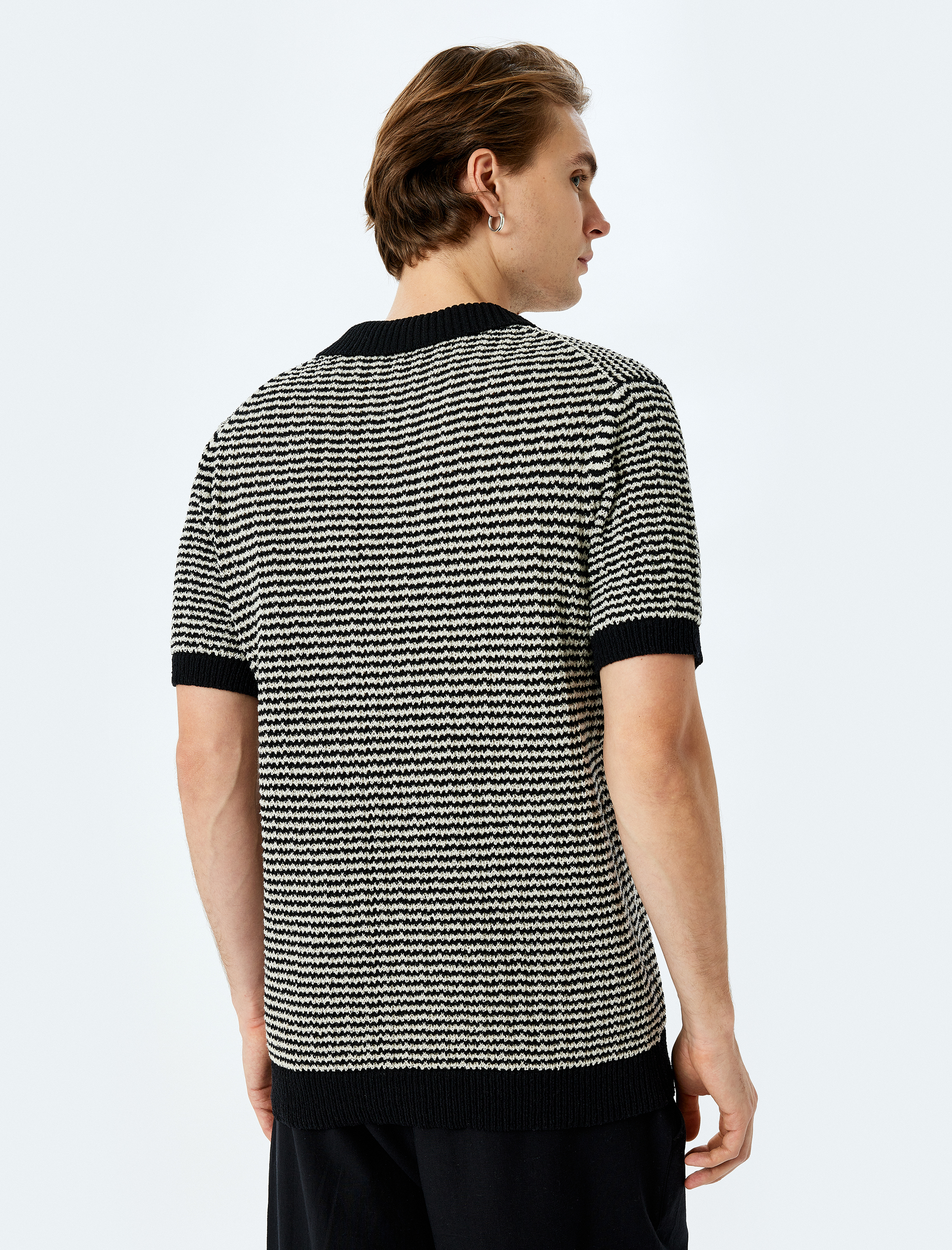   Pamuk Karışımlı Polo V Yaka Çizgili Kısa Kollu Triko Tişört