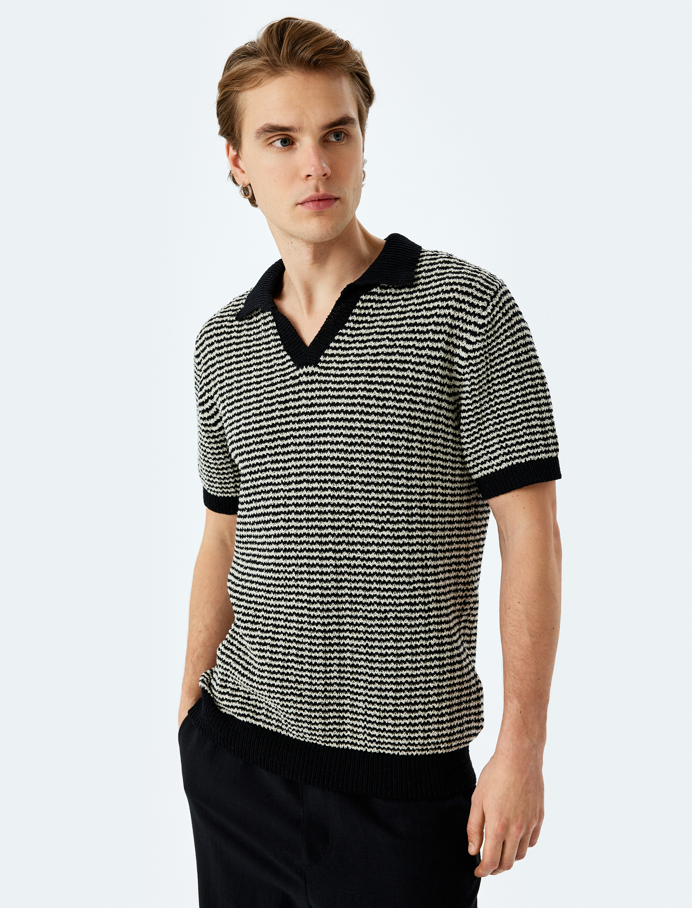   Pamuk Karışımlı Polo V Yaka Çizgili Kısa Kollu Triko Tişört