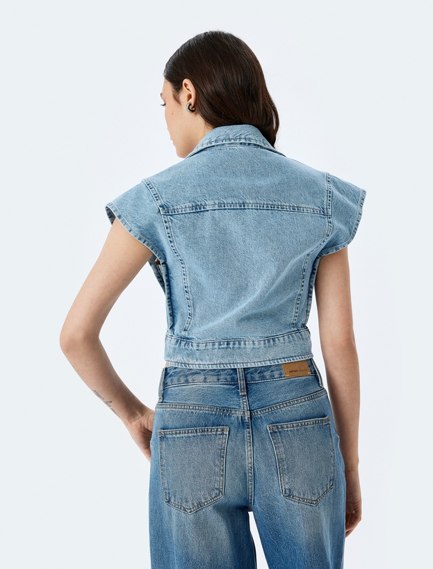 Kolsuz Kruvaze Yaka Crop Denim Düğmeli Yelek_3