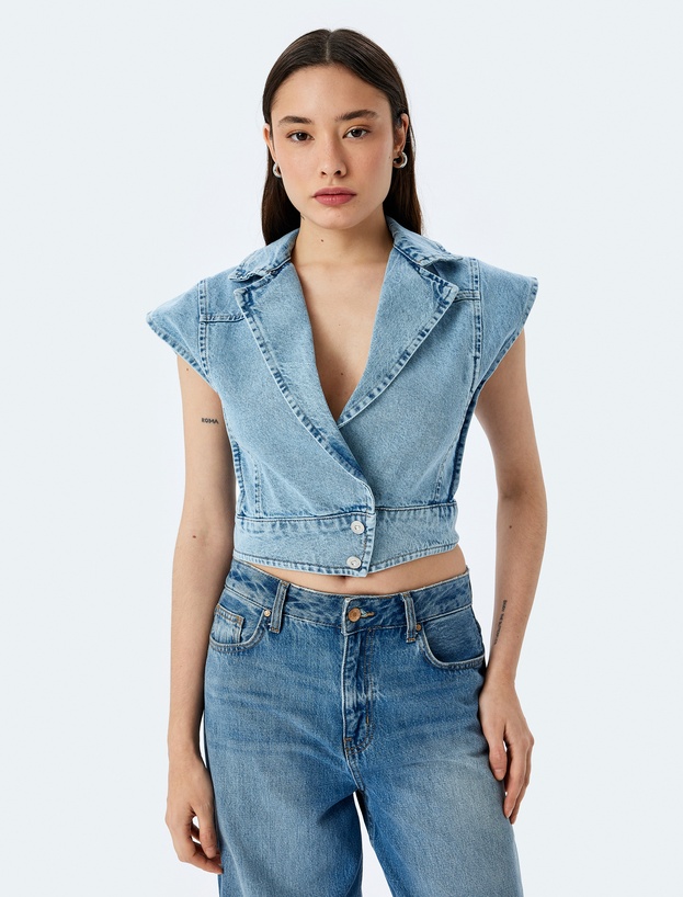 Kolsuz Kruvaze Yaka Crop Denim Düğmeli Yelek_2