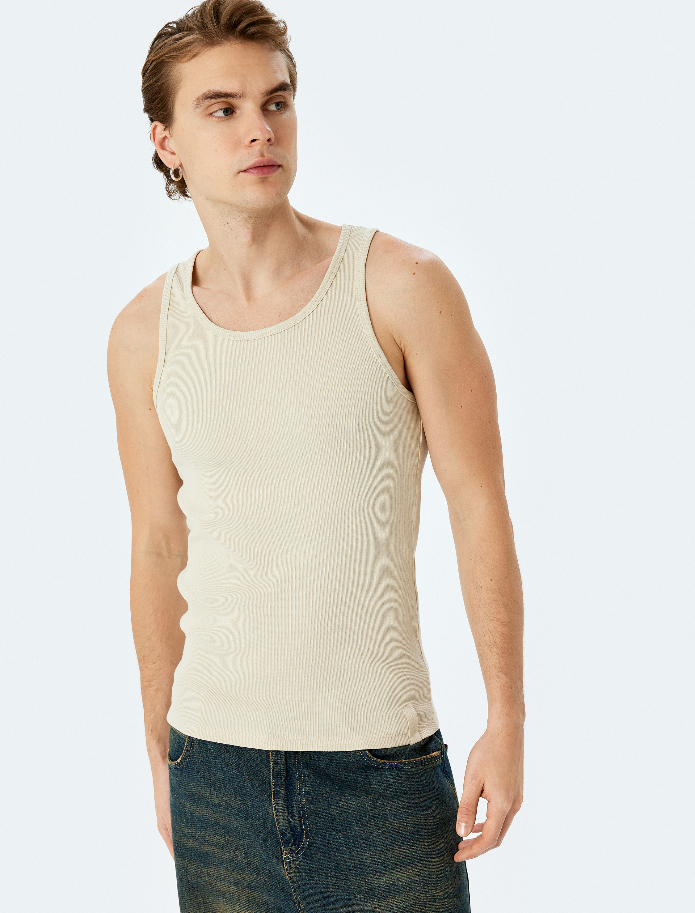 Koton Erkek Bisiklet Yaka Slim Fit Kolsuz Basic Atlet -1