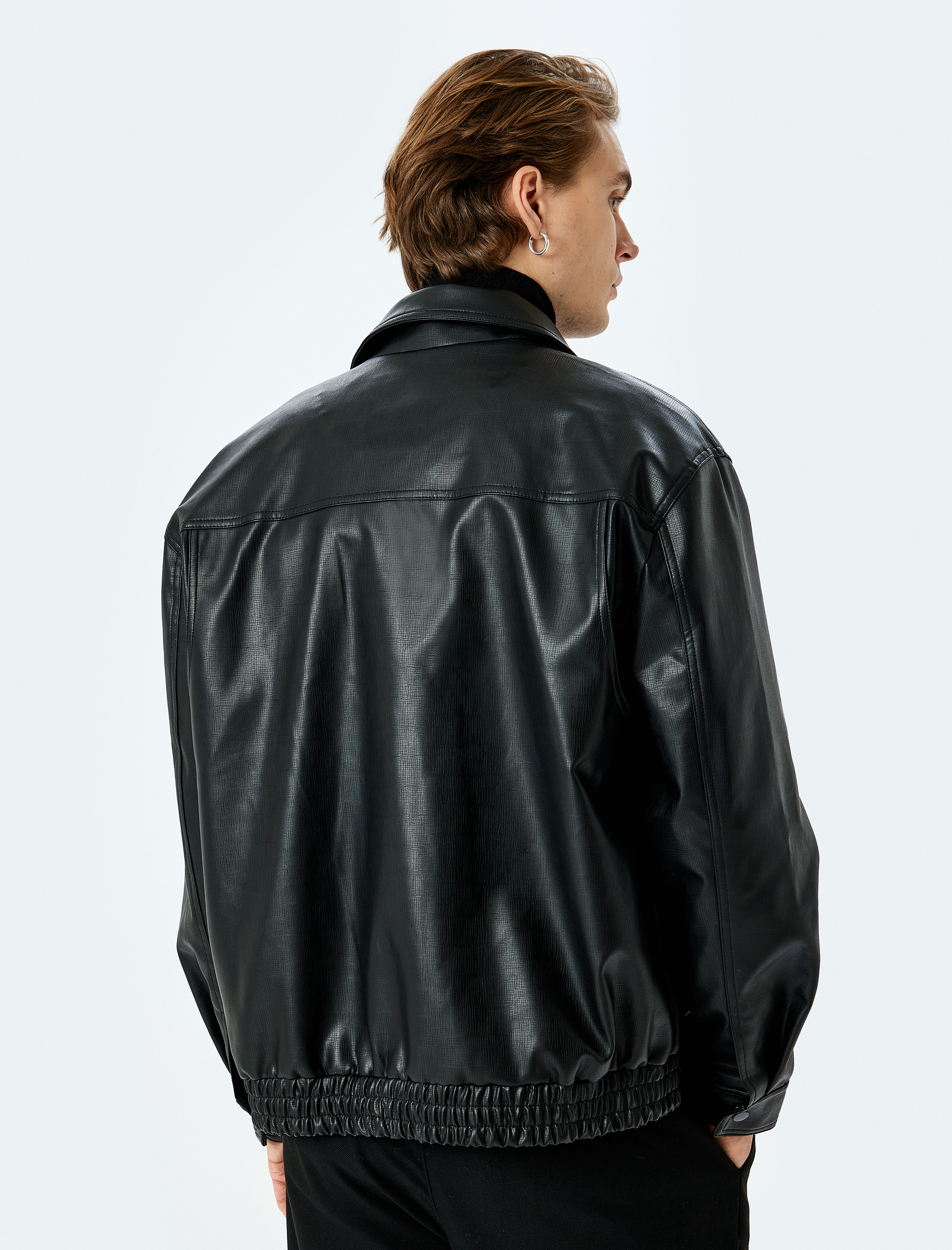   Uzun Kollu Kapaklı Cep Detaylı Suni Deri Ceket