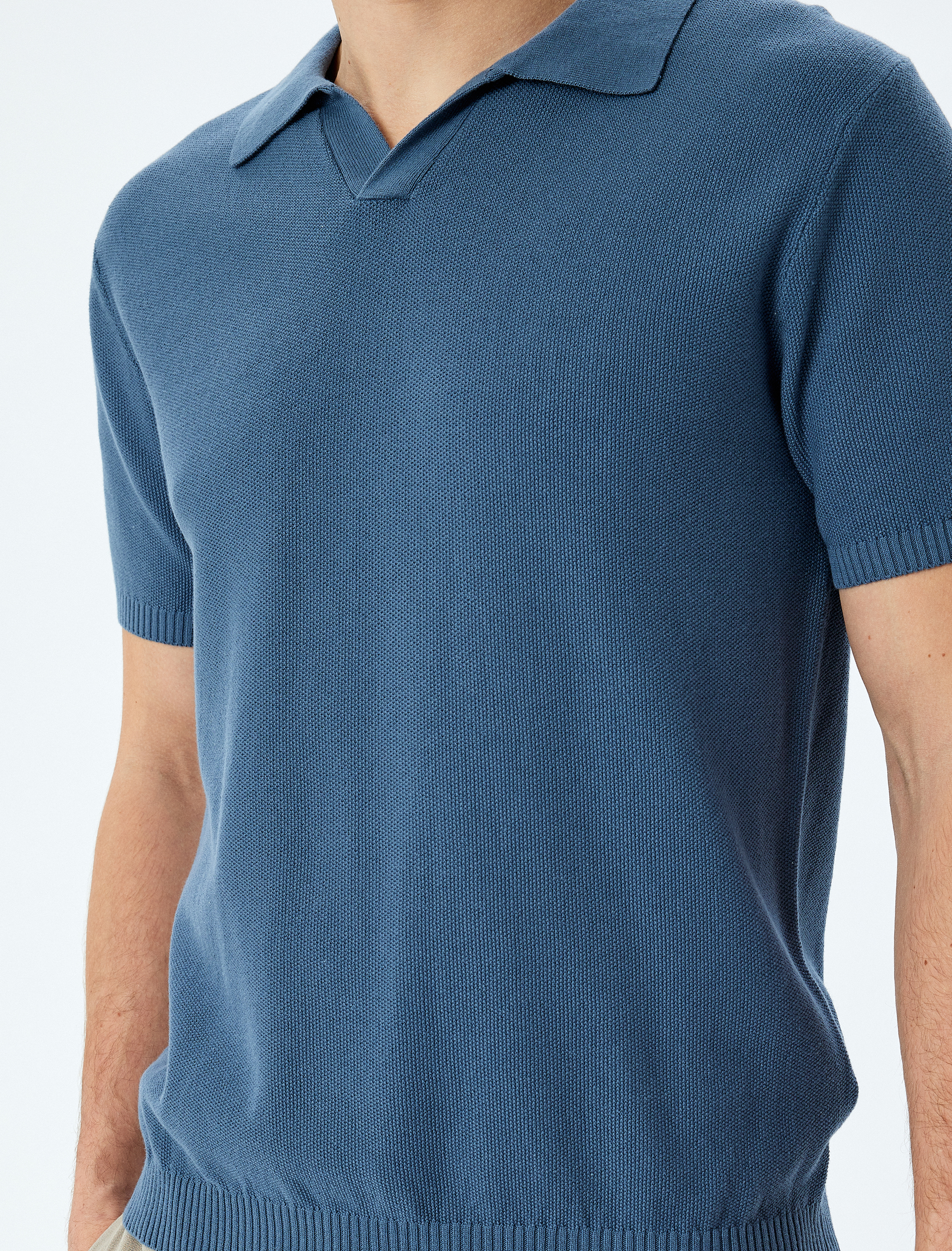   Pamuklu V Polo Yaka Kısa Kollu Triko Tişört