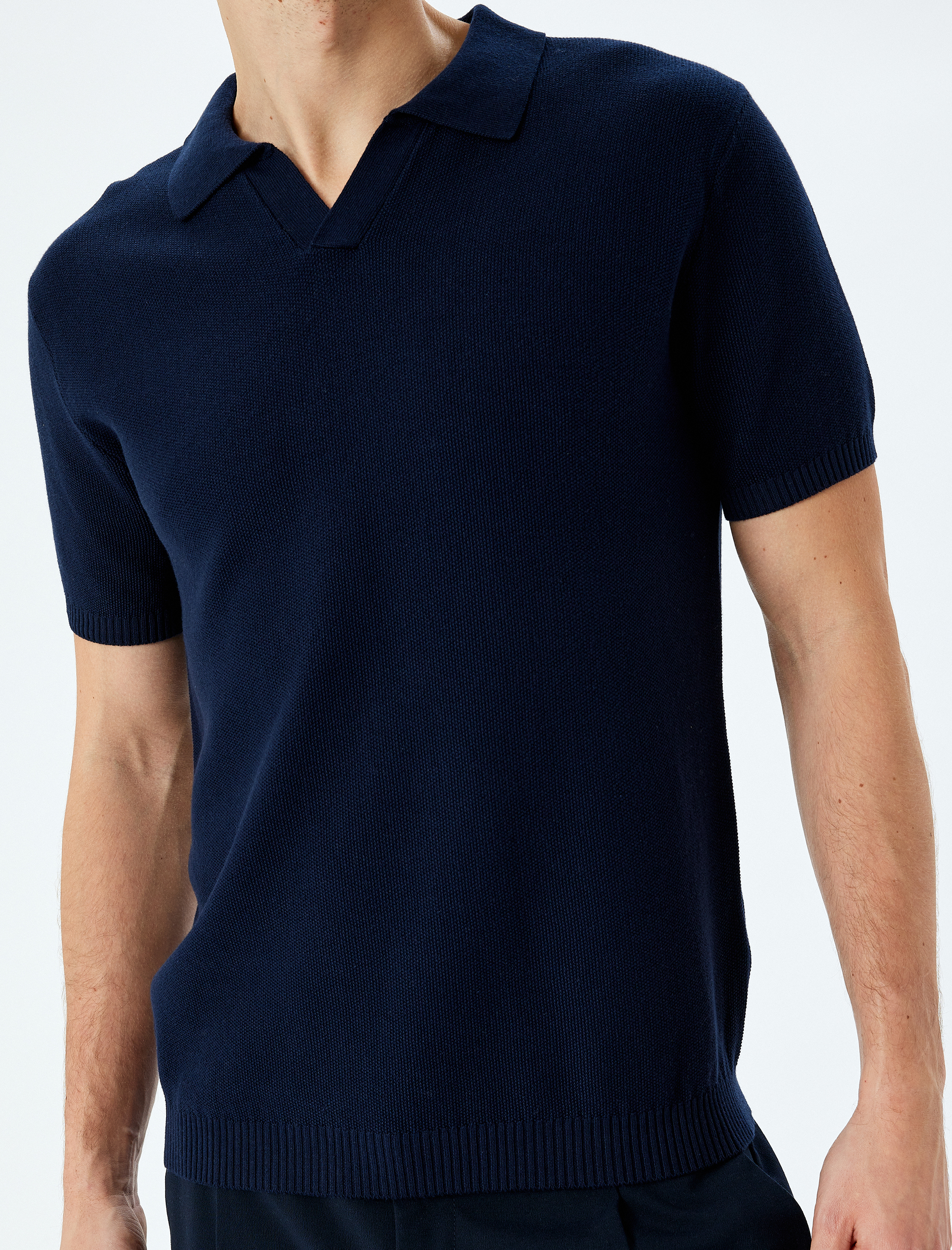   Pamuklu V Polo Yaka Kısa Kollu Triko Tişört