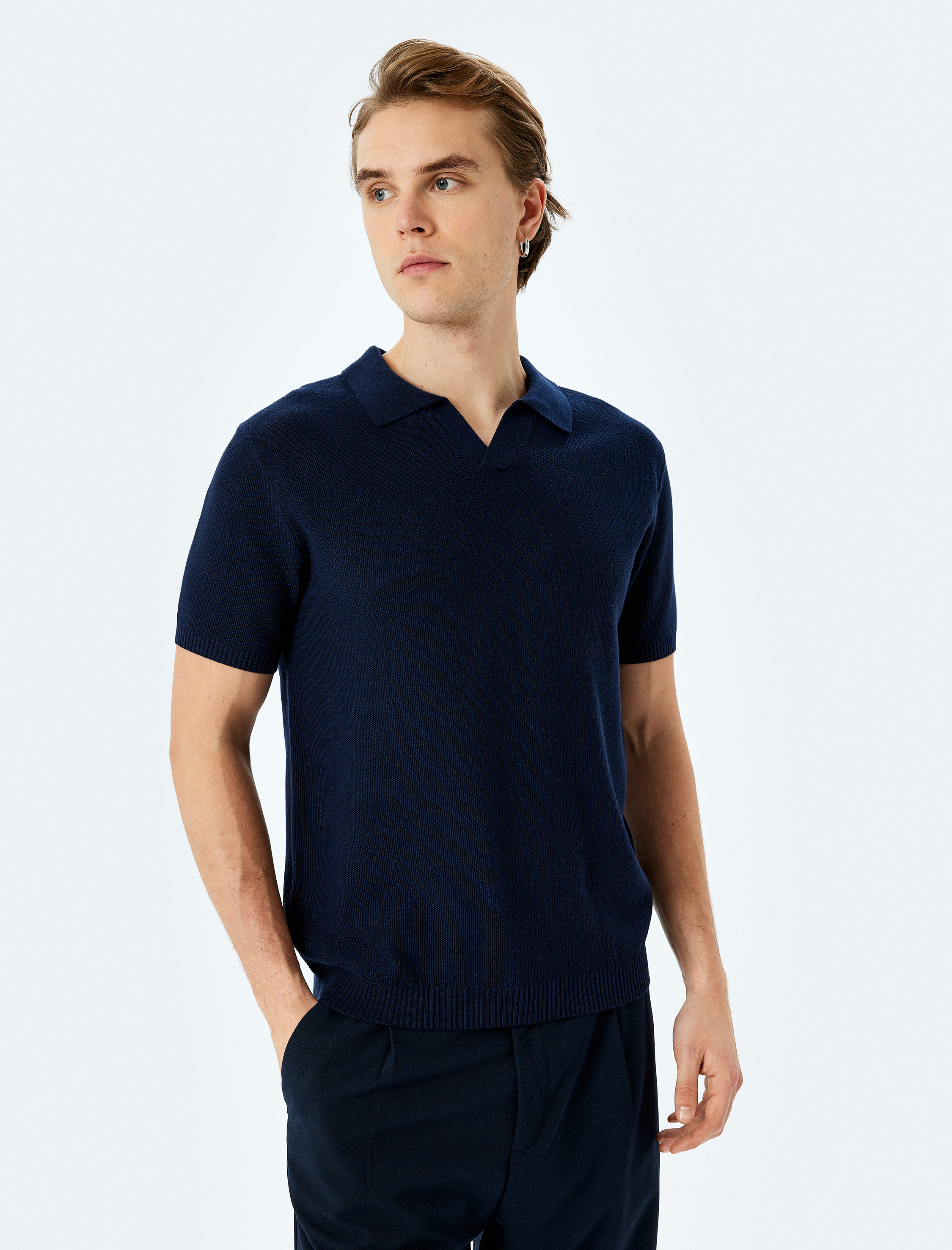   Pamuklu V Polo Yaka Kısa Kollu Triko Tişört