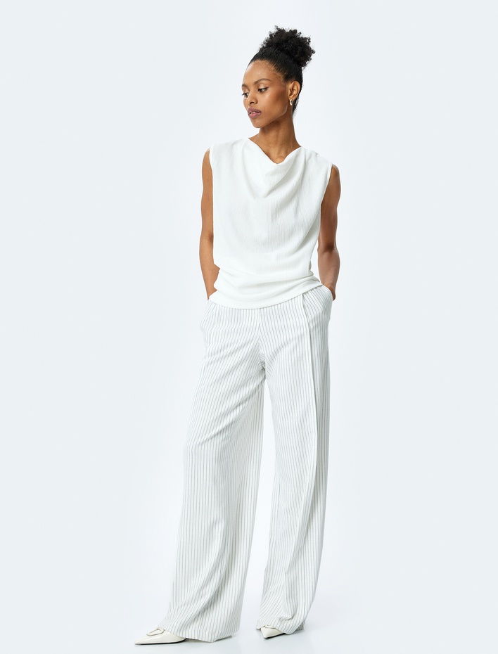  Dokulu Degaje Yaka Kolsuz Bluz