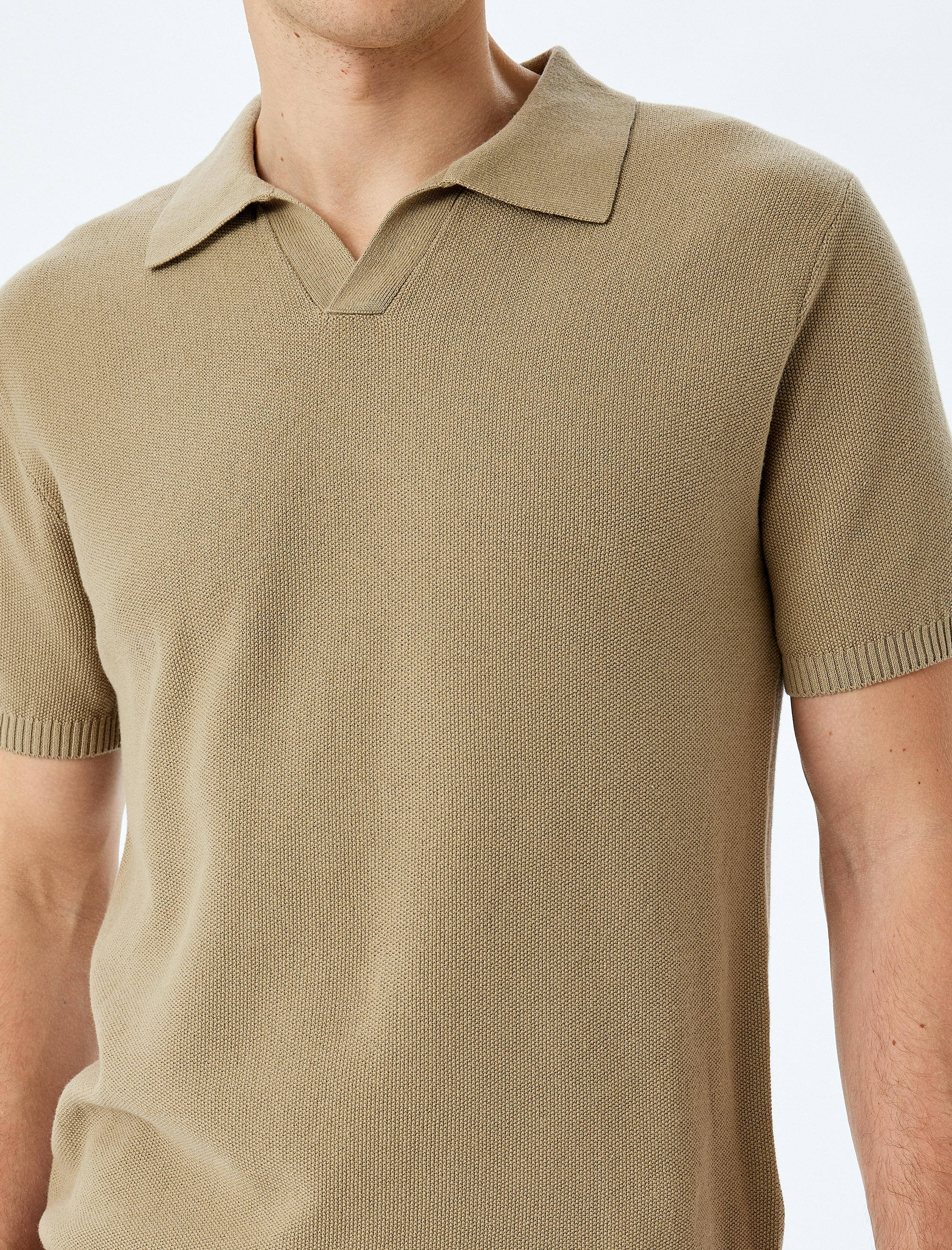   Pamuklu V Polo Yaka Kısa Kollu Triko Tişört