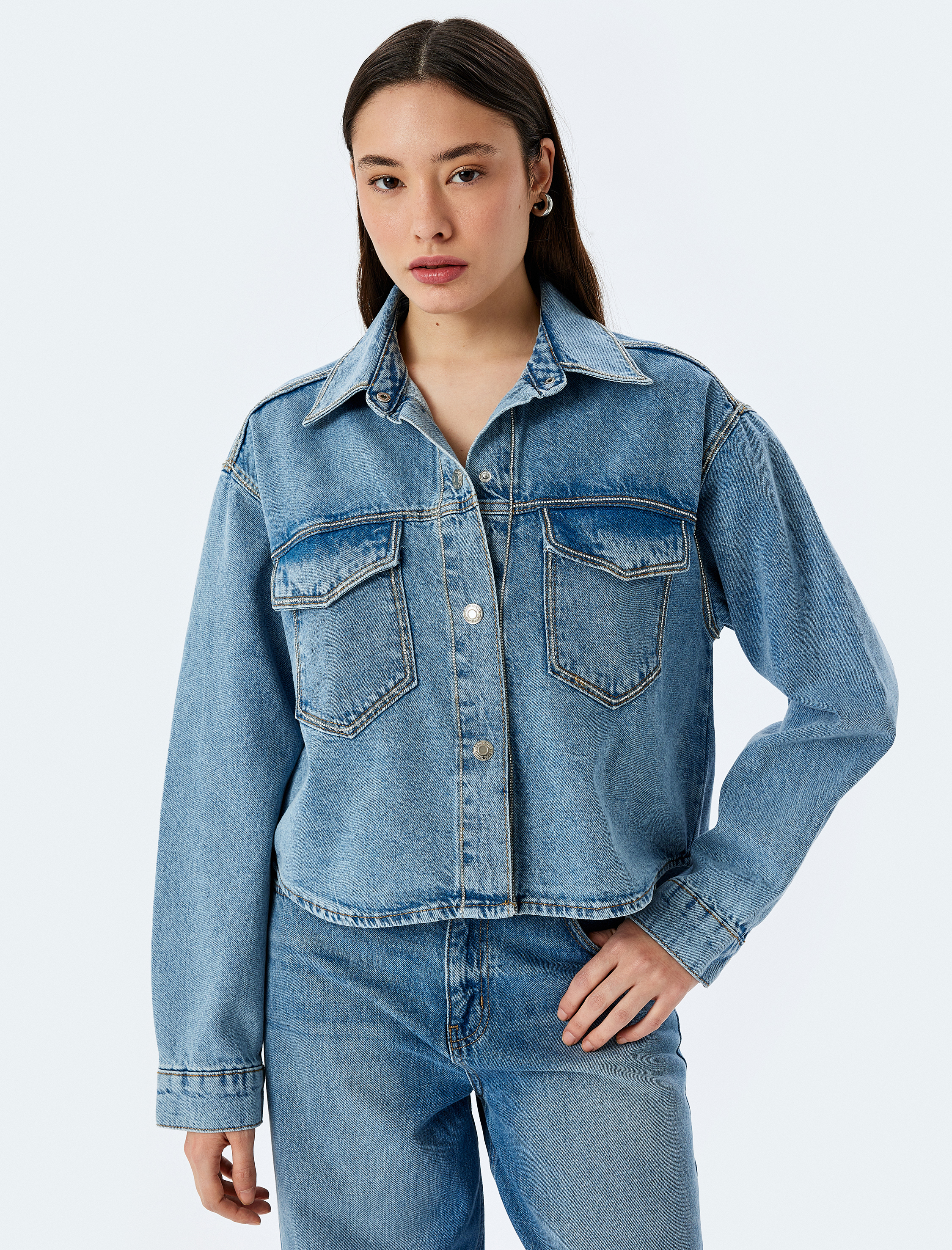 Cep Detaylı Klasik Yaka Düğmeli Denim Ceket
