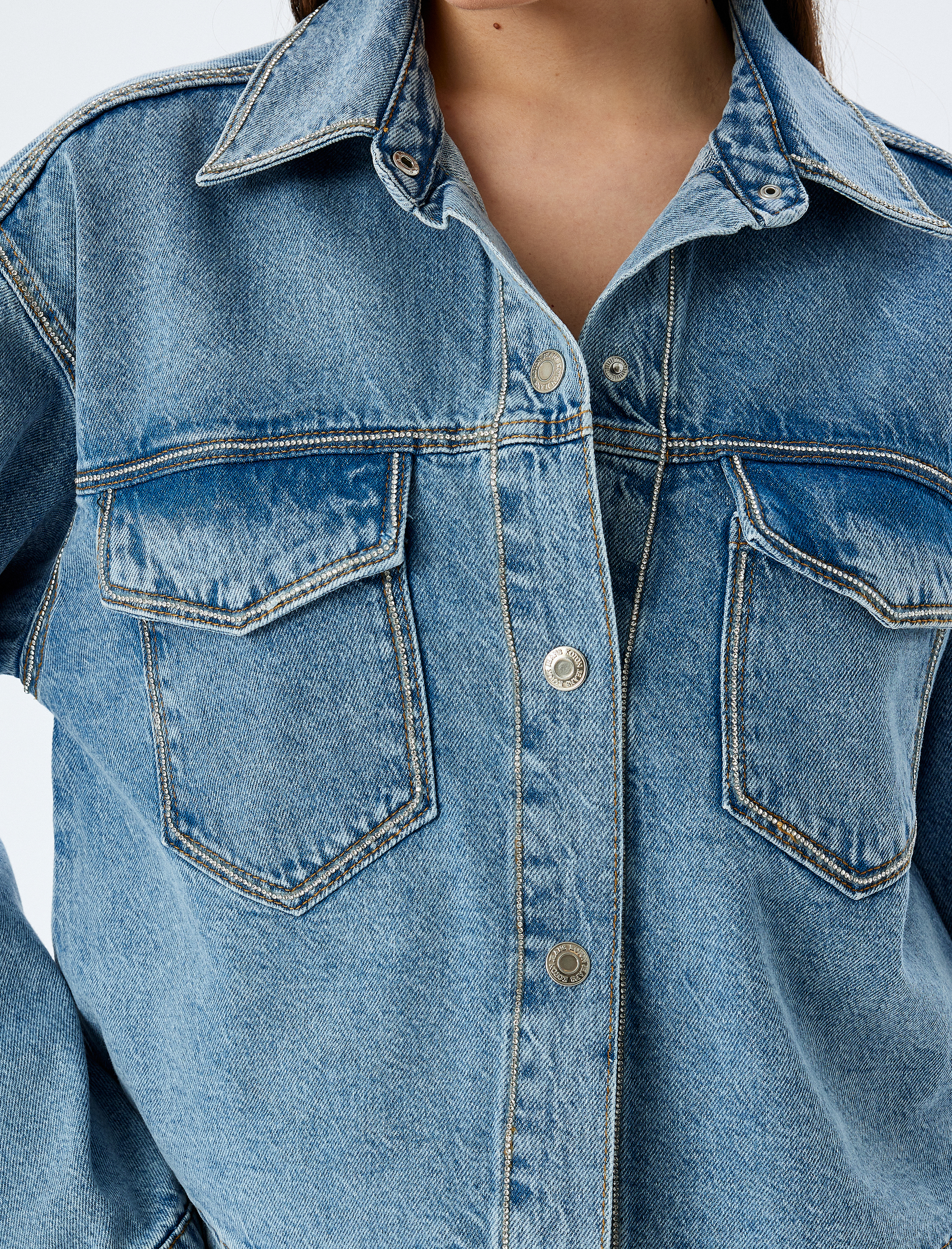Cep Detaylı Klasik Yaka Düğmeli Denim Ceket
