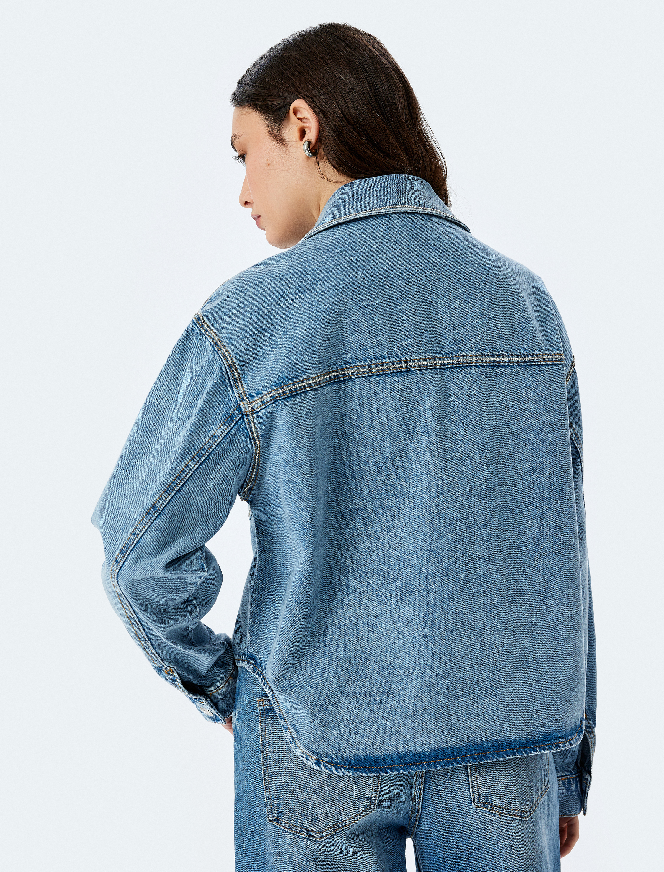 Cep Detaylı Klasik Yaka Düğmeli Denim Ceket