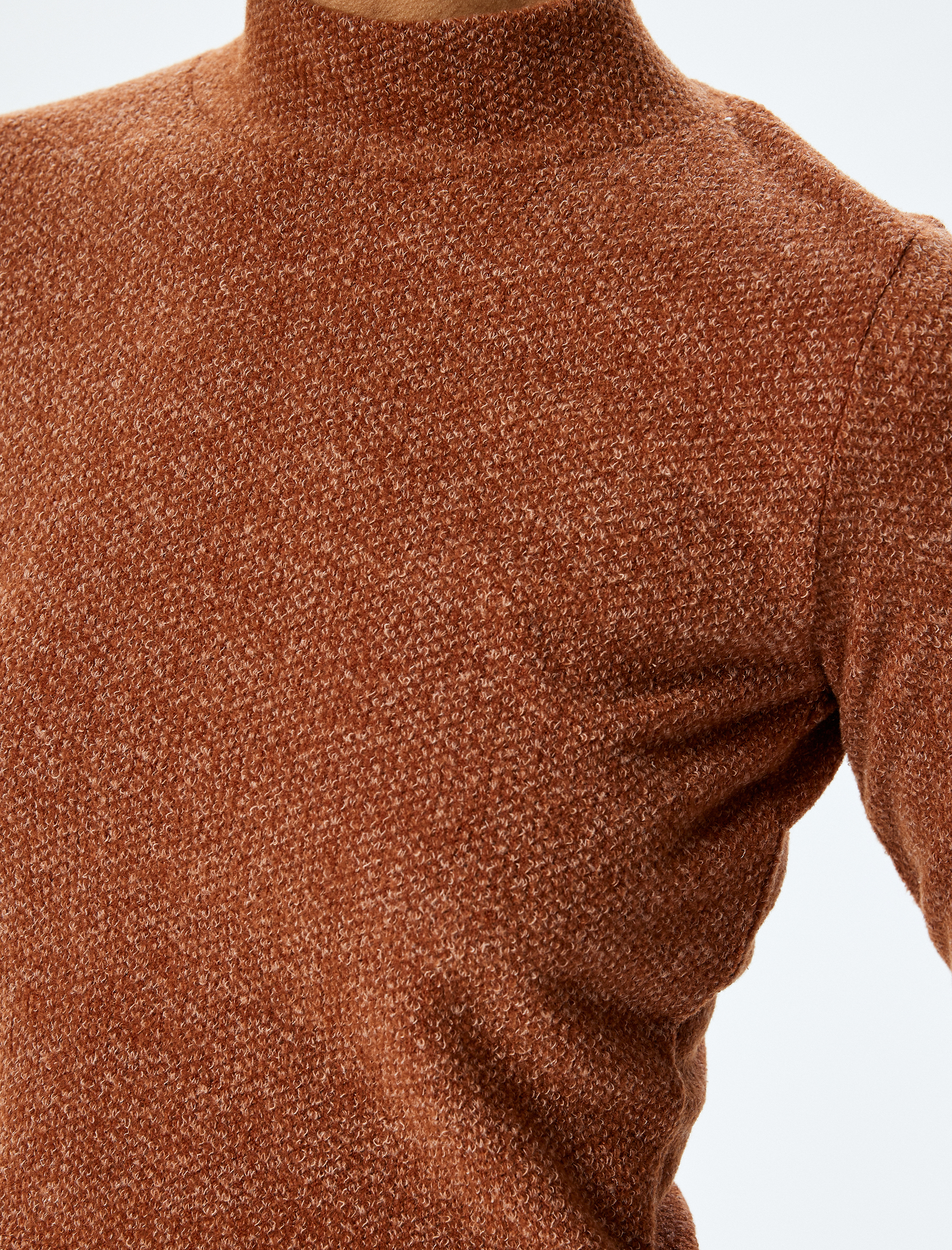   Yumuşak Dokulu Dik Yaka Uzun Kollu Crop Tişört