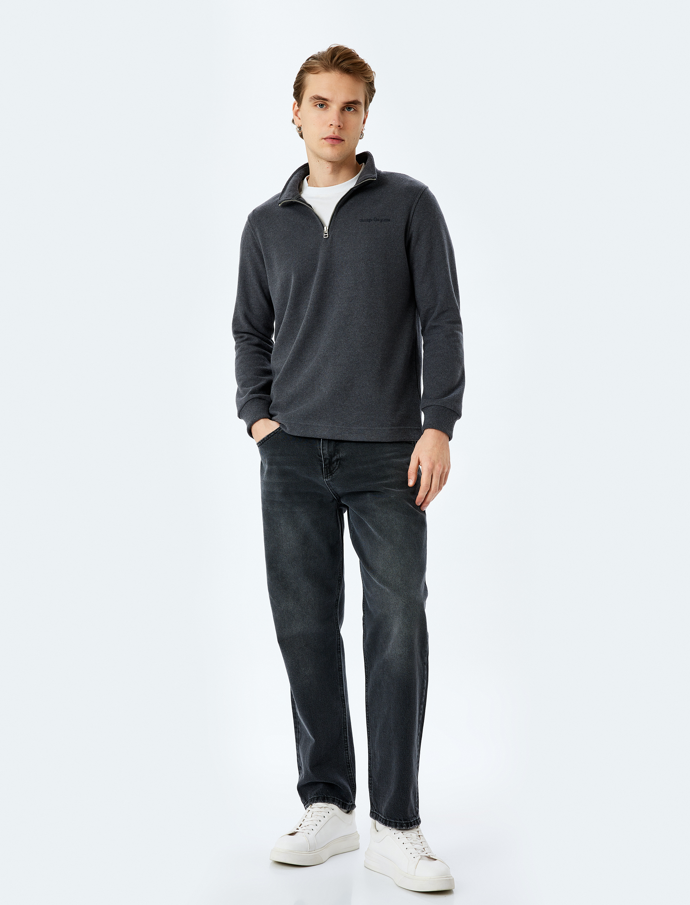   Uzun Kollu Pamuk Karışımlı Slogan İşlemeli Yarım Fermuarlı Sweatshirt