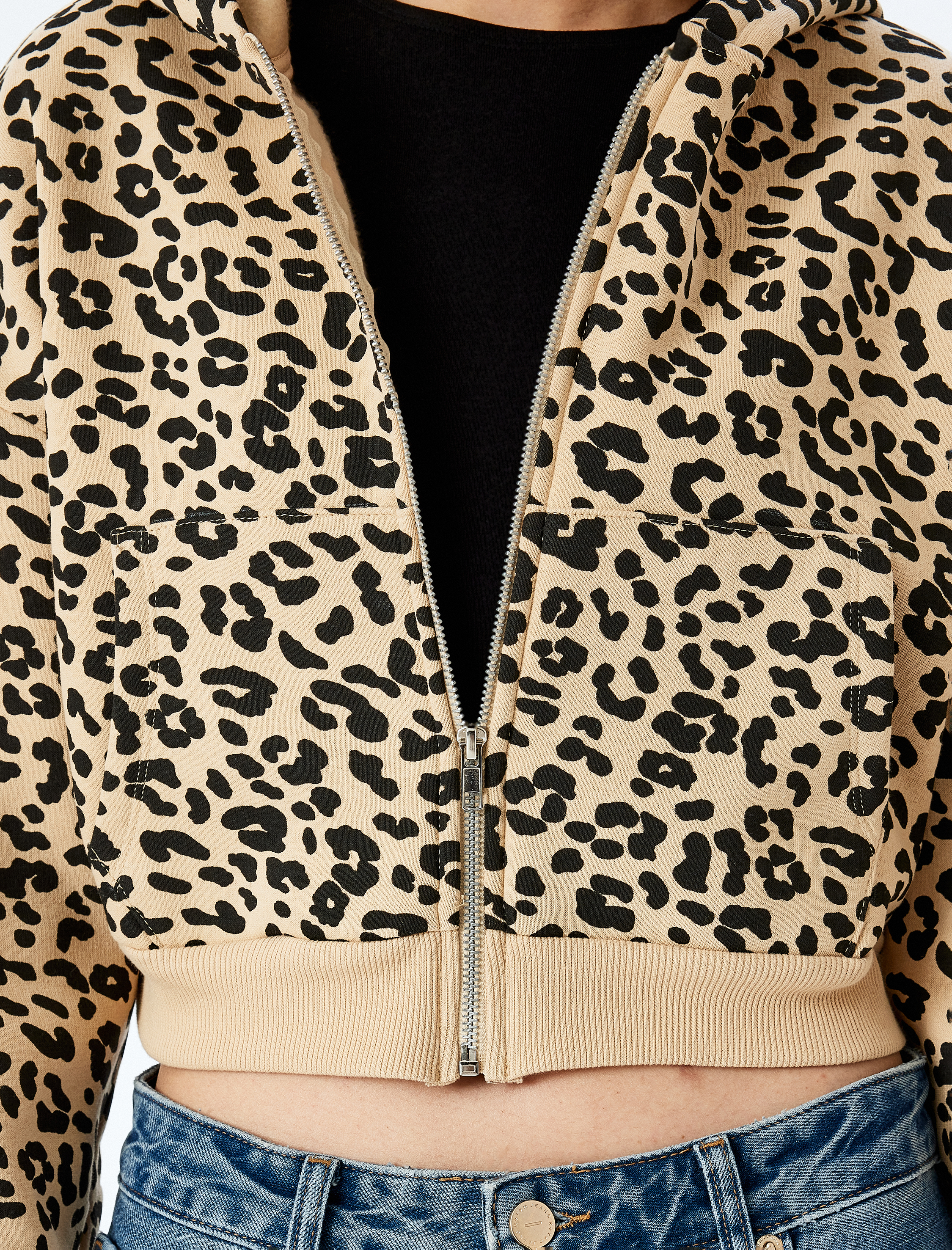   Şardonlu Leopar Desenli Kapüşonlu Fermuarlı Crop Sweatshirt