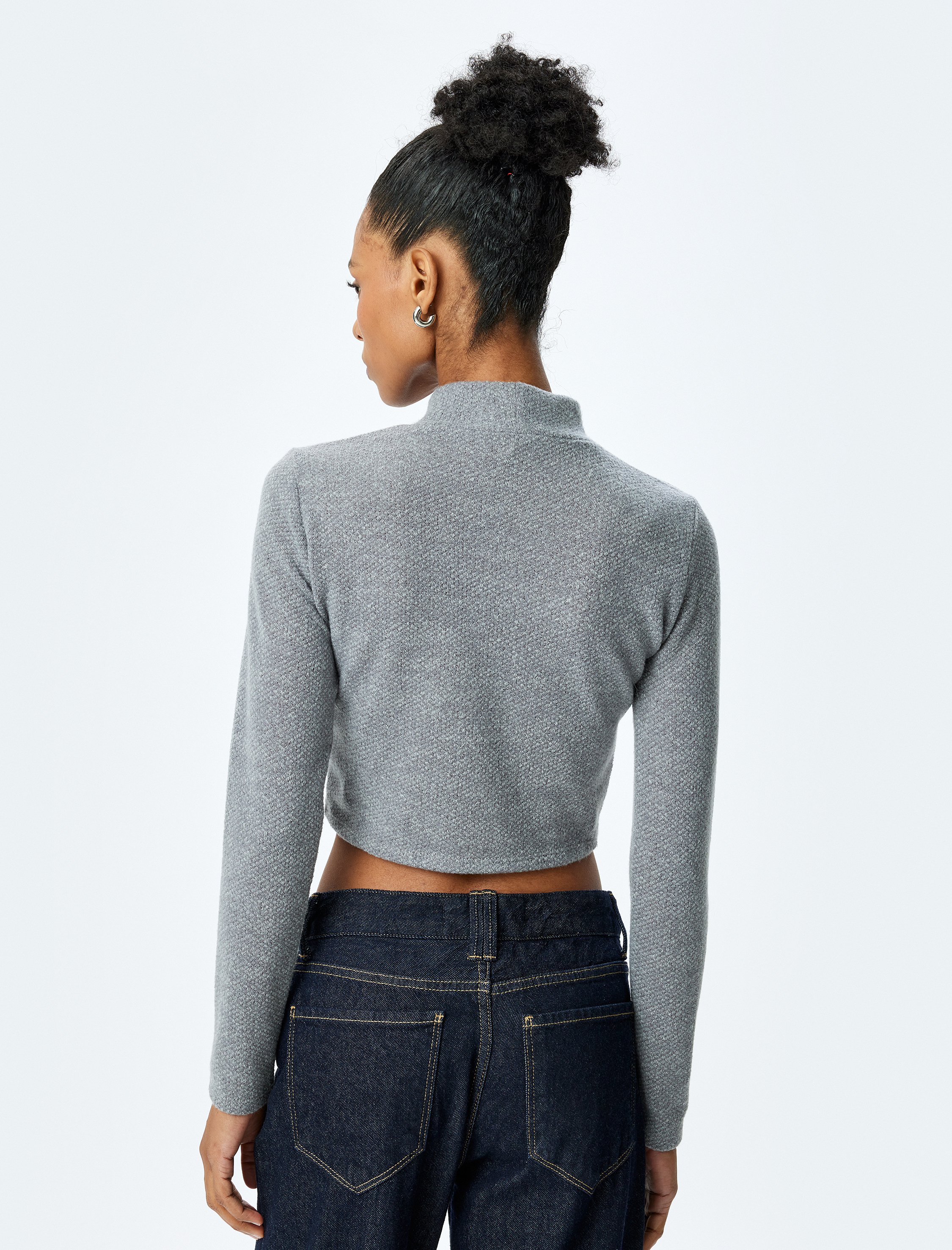   Yumuşak Dokulu Dik Yaka Uzun Kollu Crop Tişört