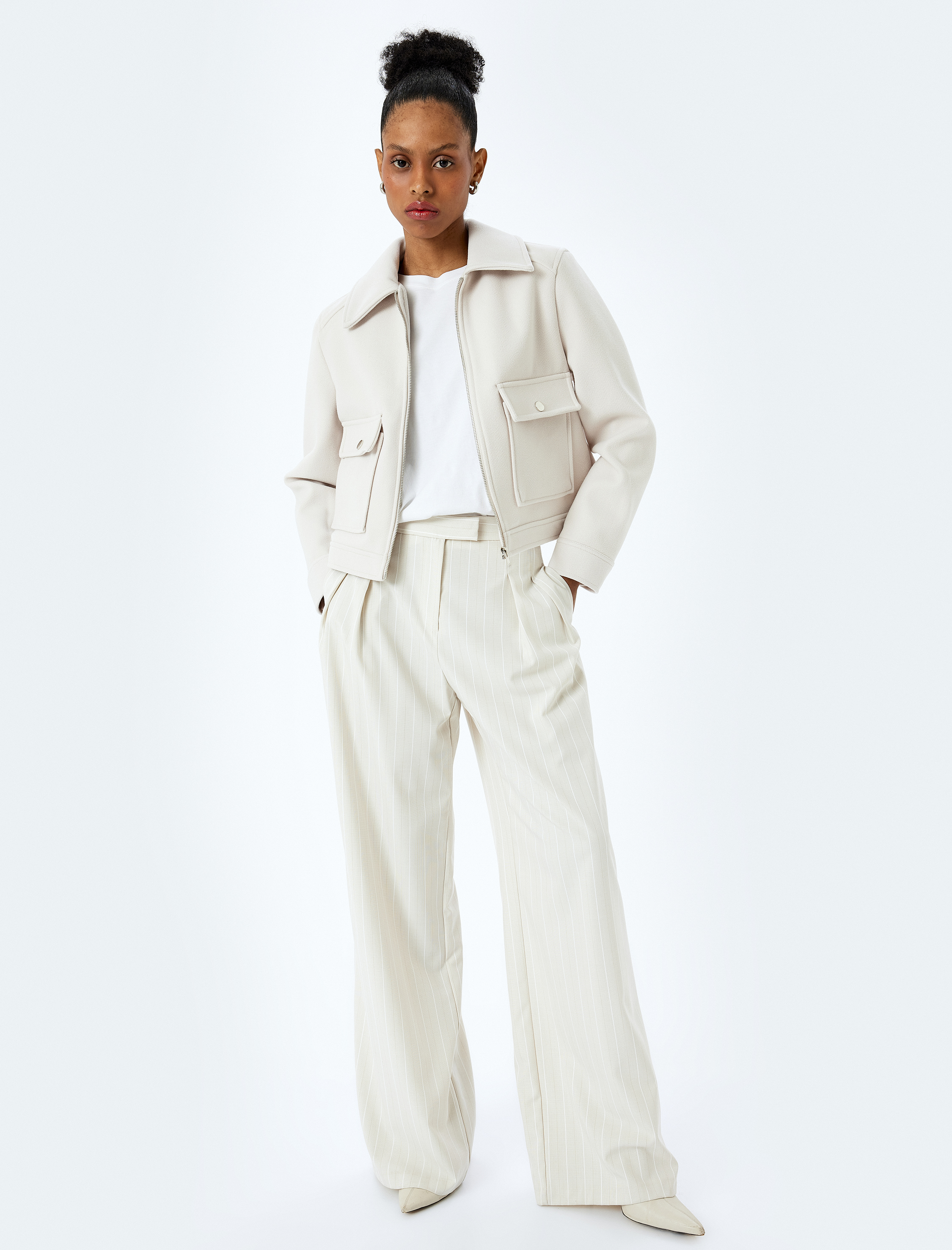   Cep Detaylı Fermuarlı Kaşe Crop Ceket