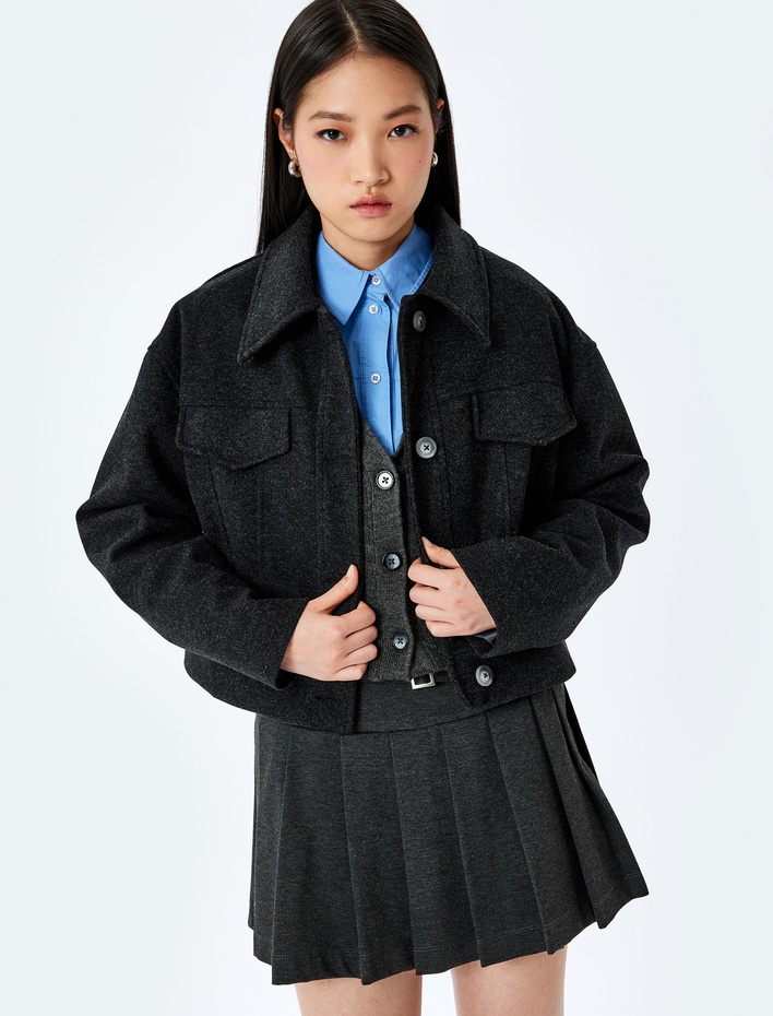  Cep Detaylı Klasik Yaka Düğmeli Ceket