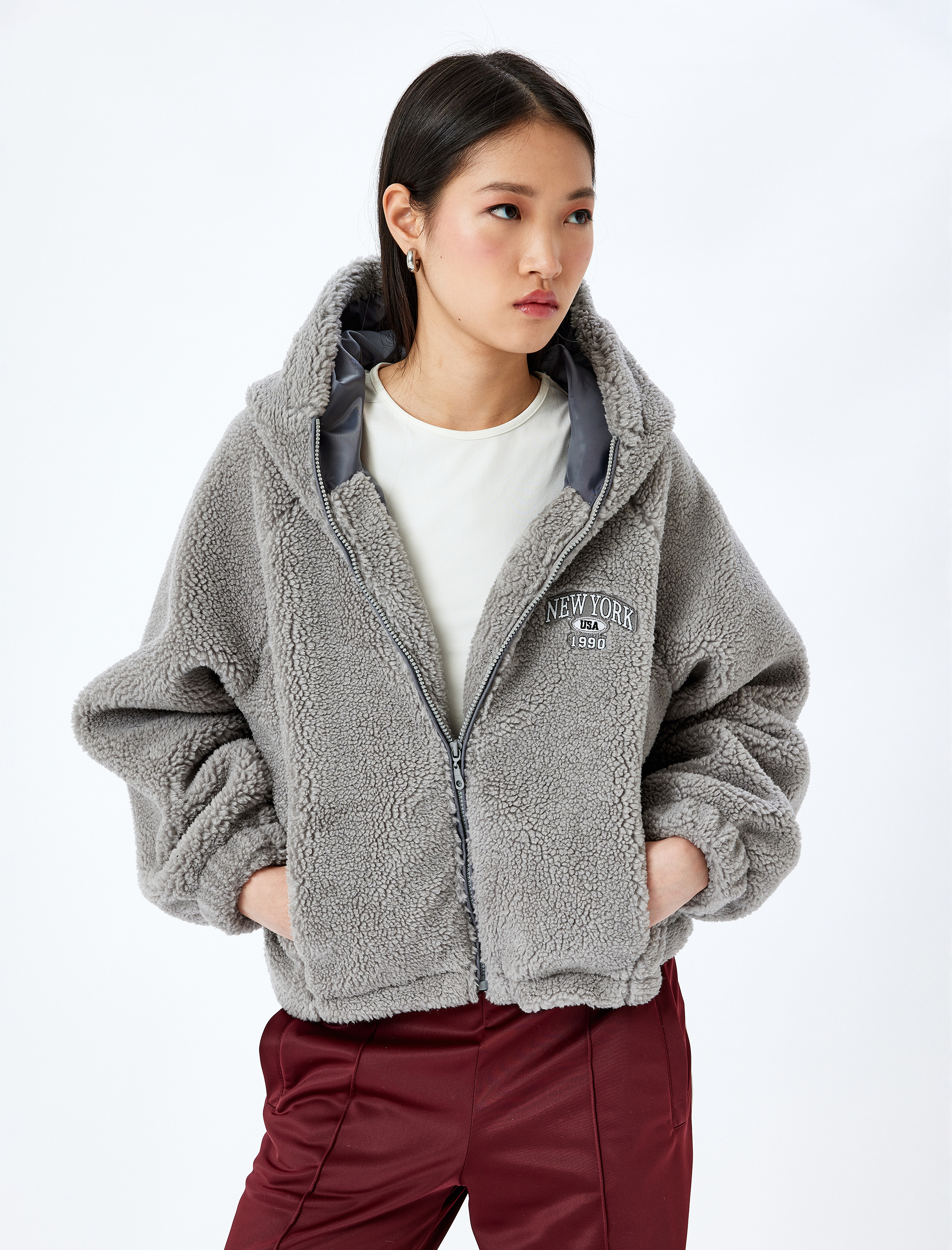   Fermuarlı Kapüşonlu Oversize Nakışlı Peluş Mont