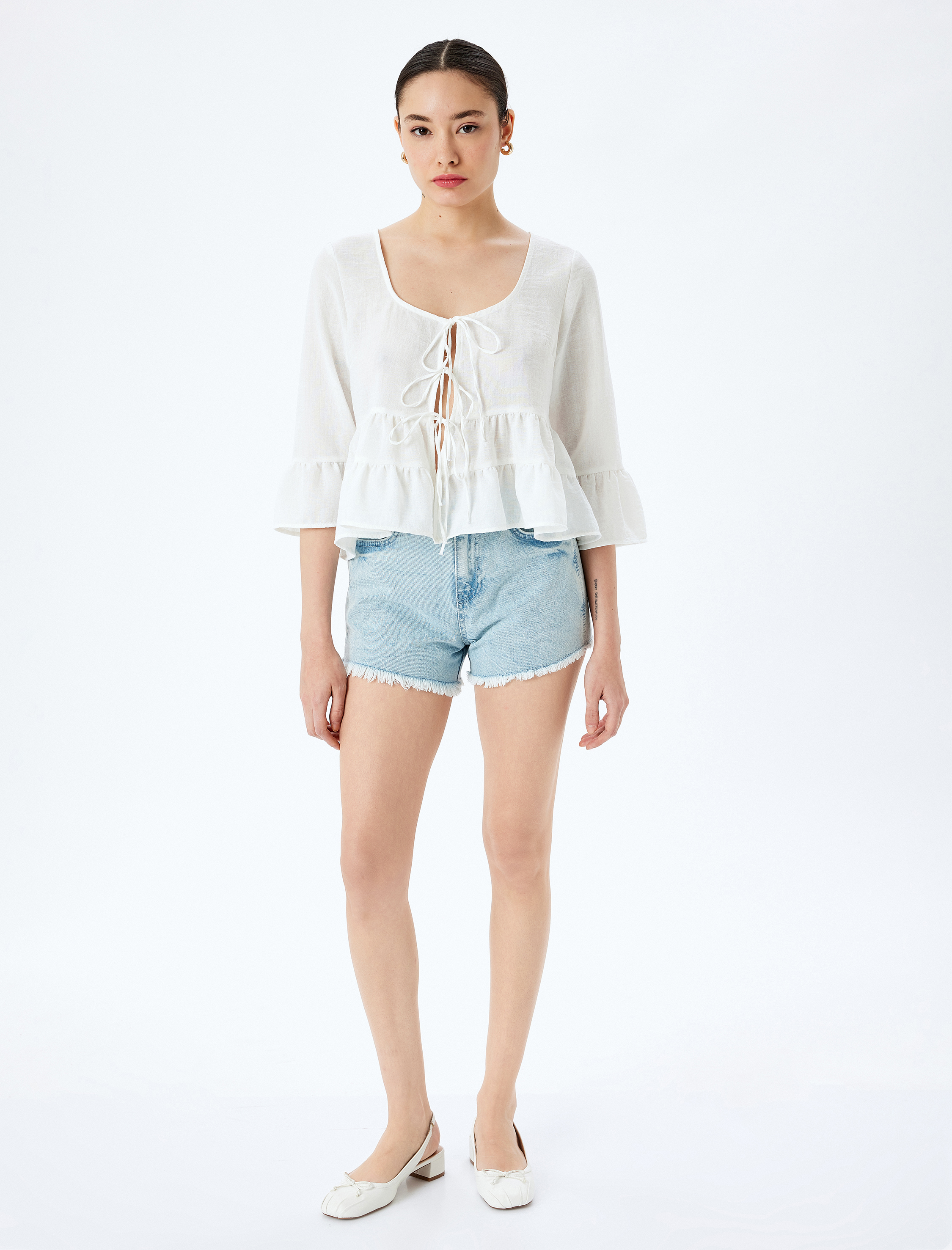   Bağcıklı U Yaka Crop Volanlı Bluz