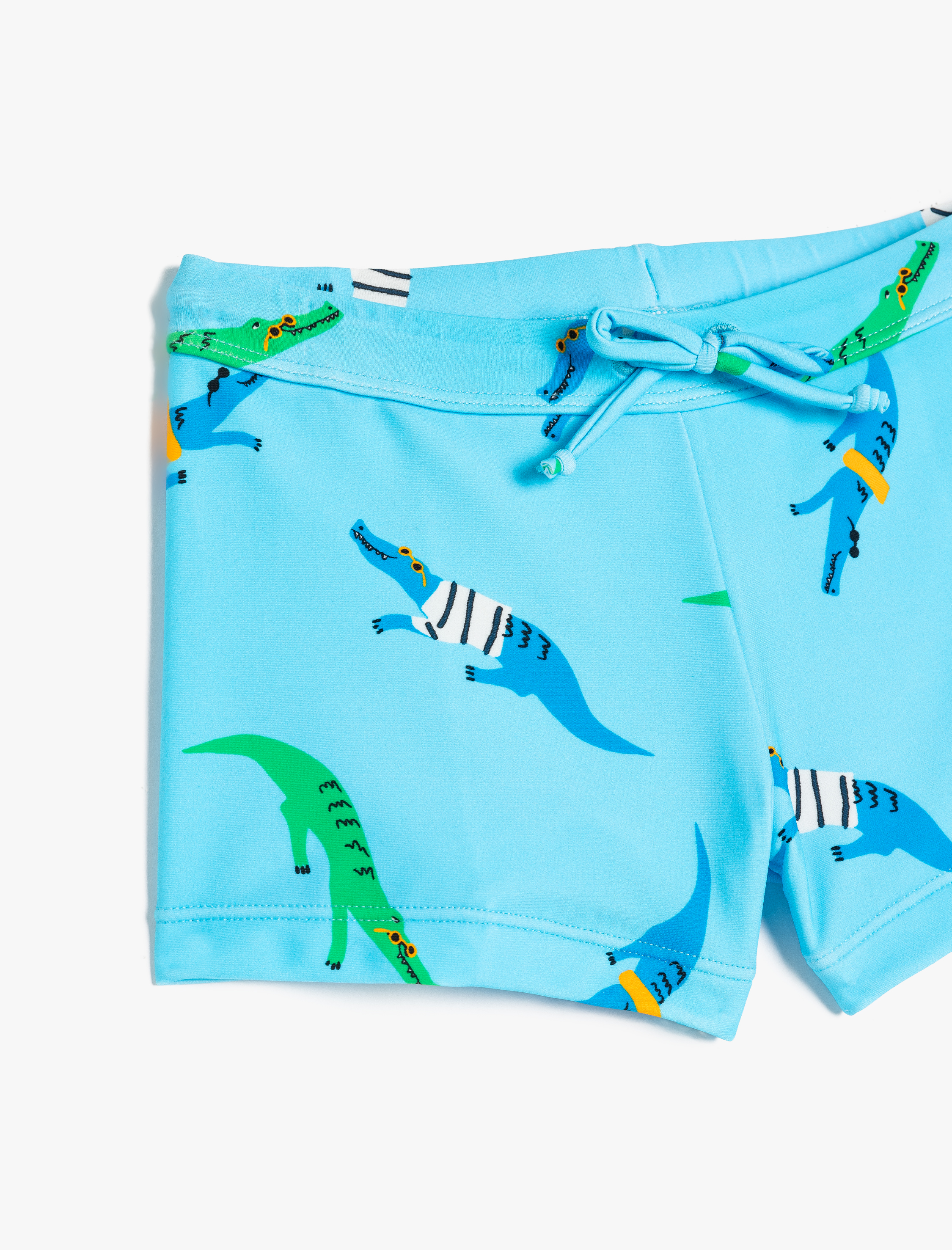 Erkek Çocuk Beli Bağlamalı Timsah Baskılı Deniz Şortu