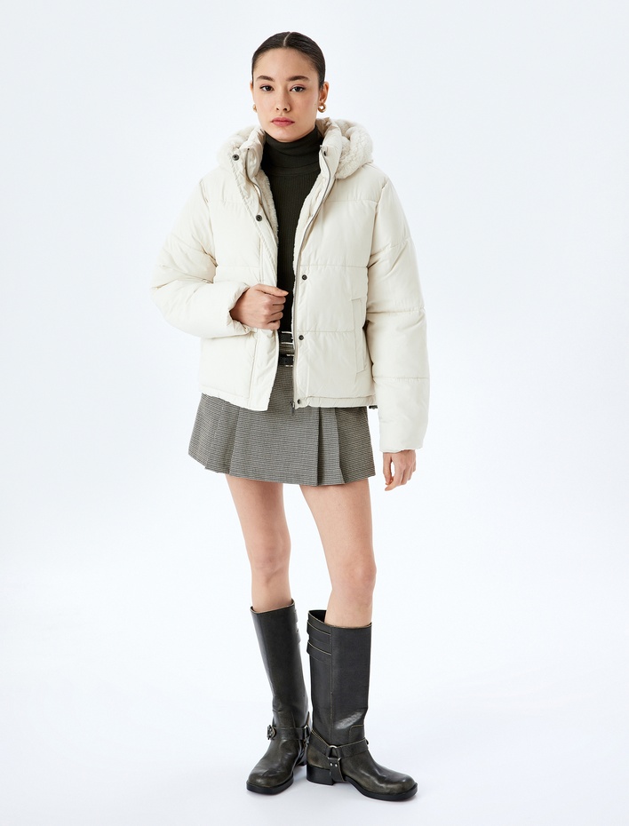  Kapüşonlu İçi Suni Kürklü Fermuarlı Şişme Mont