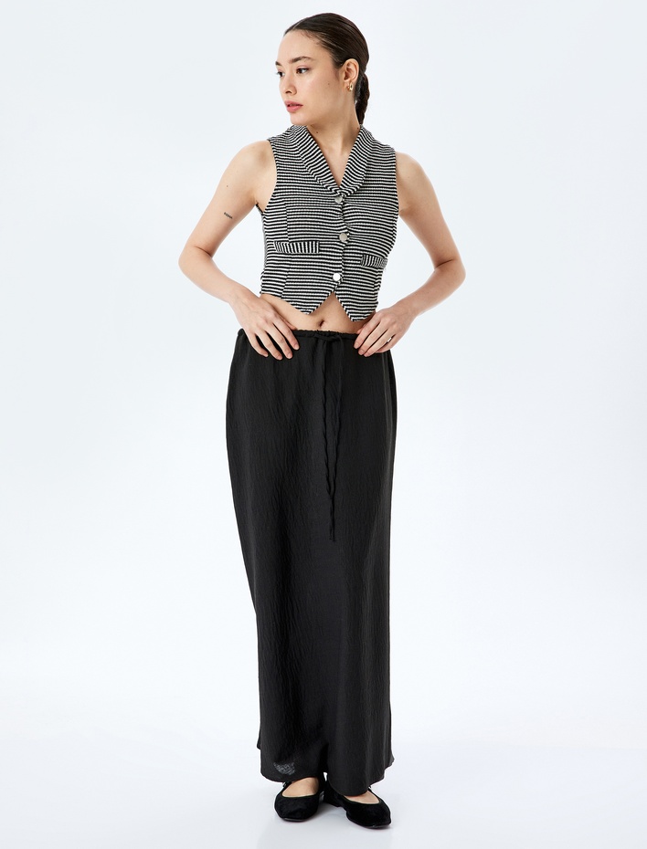  V Yaka Düğmeli Slim Fit Crop Triko Yelek