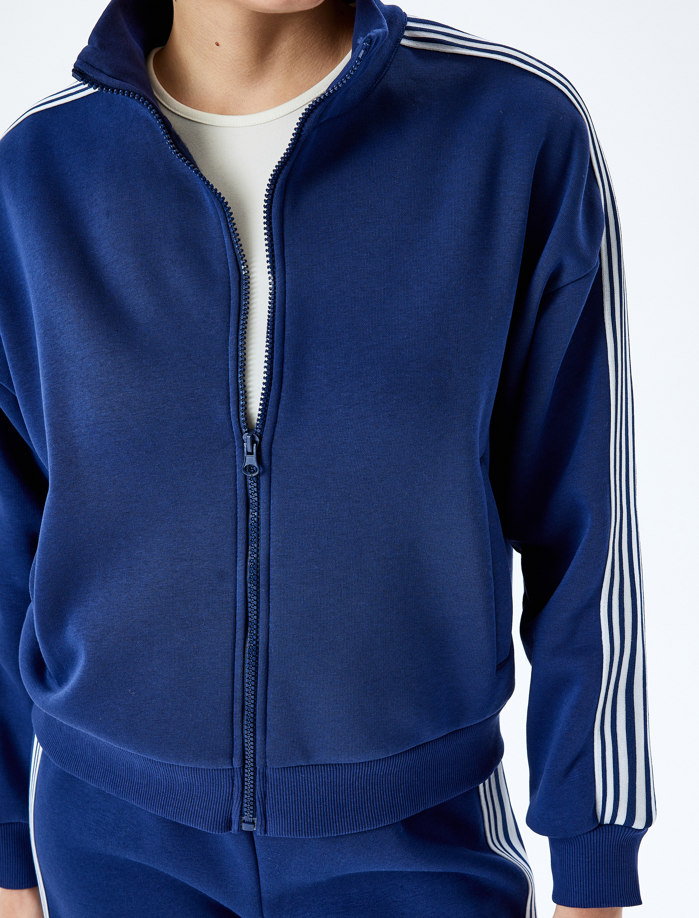   Fermuarlı Şerit Detaylı Dik Yaka Cepli Rahat Kalıp Sweatshirt