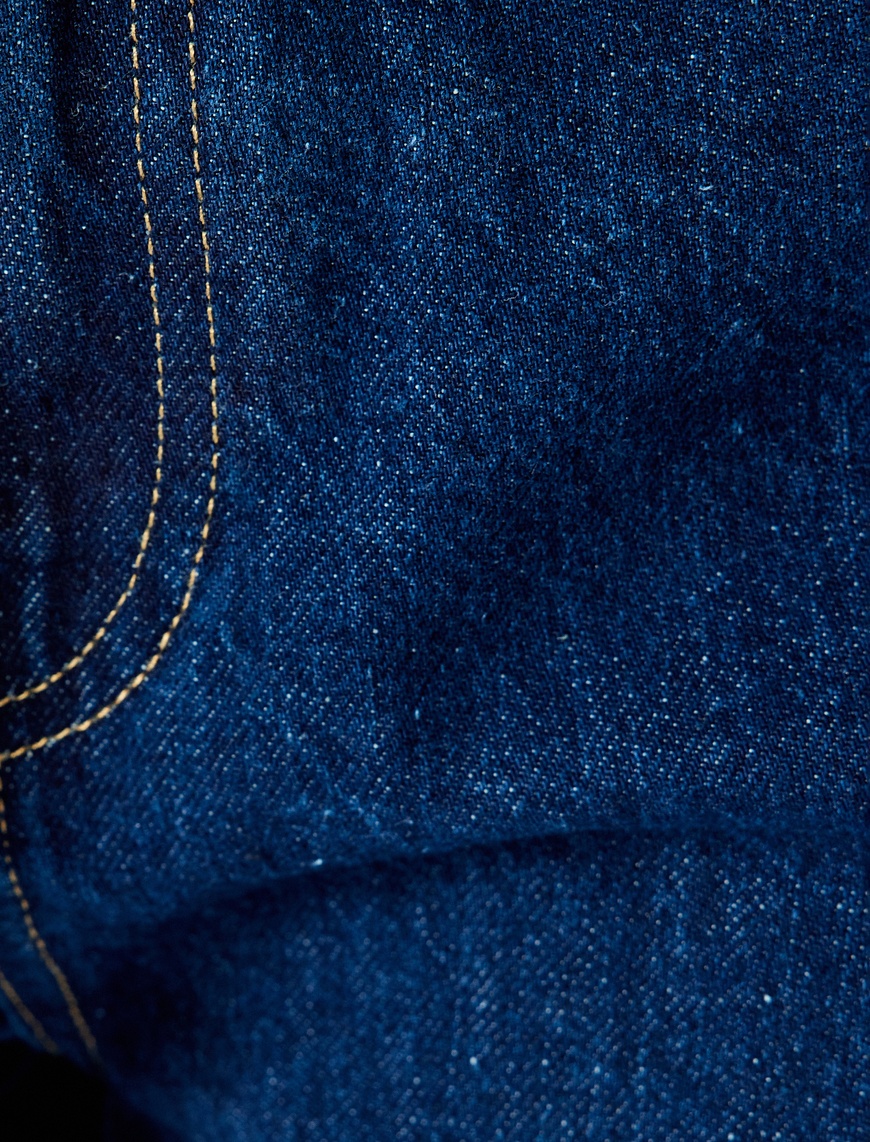   Rahat Kesim Pamuklu Düğmeli Cep Detaylı Mini Denim Şort