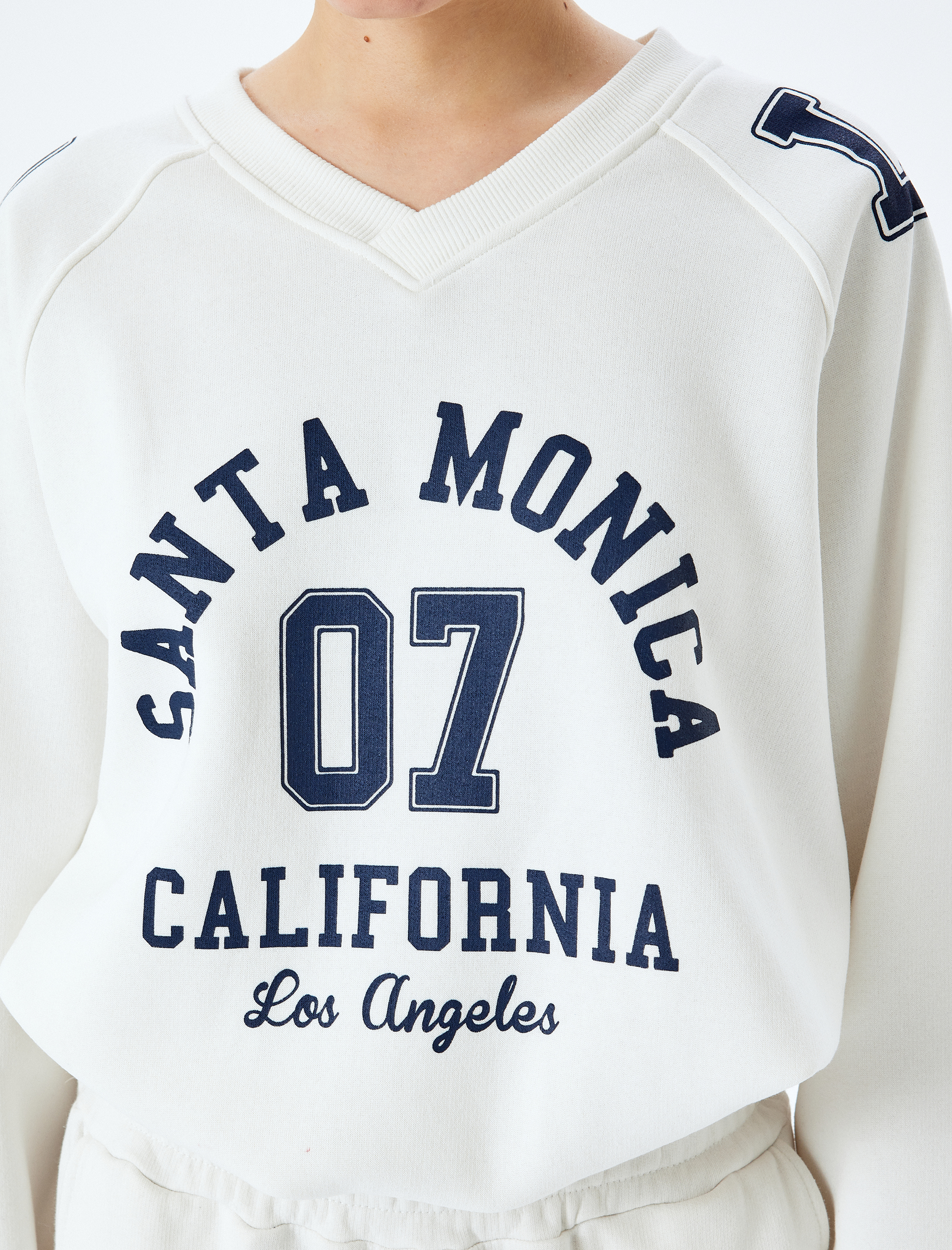 Kolej Baskılı Uzun Kollu Oversize V Yaka Sweatshirt