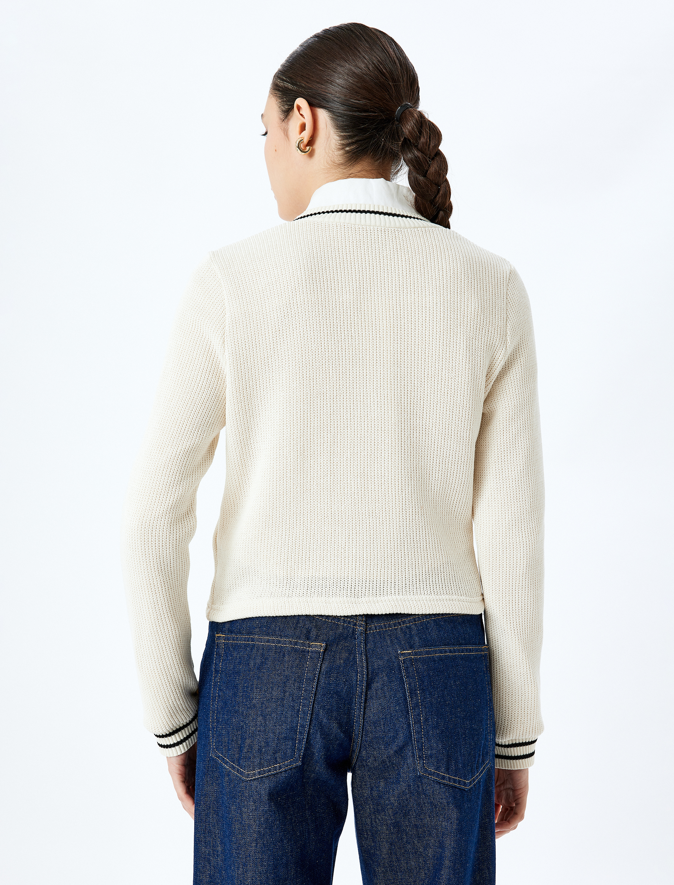 Nakış Detaylı Uzun Kollu Düğmeli Biyeli V Yaka Triko Hırka