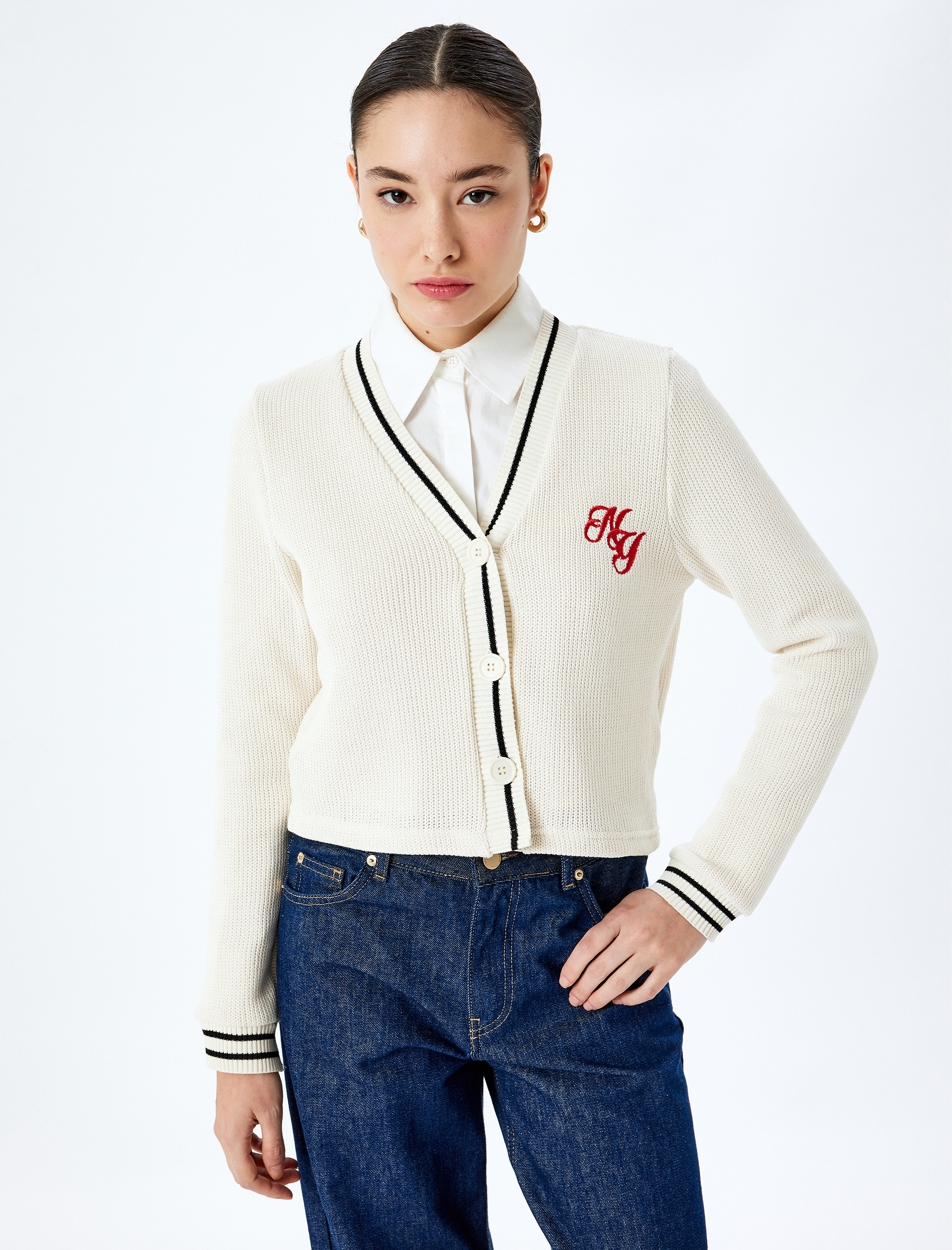 Nakış Detaylı Uzun Kollu Düğmeli Biyeli V Yaka Triko Hırka