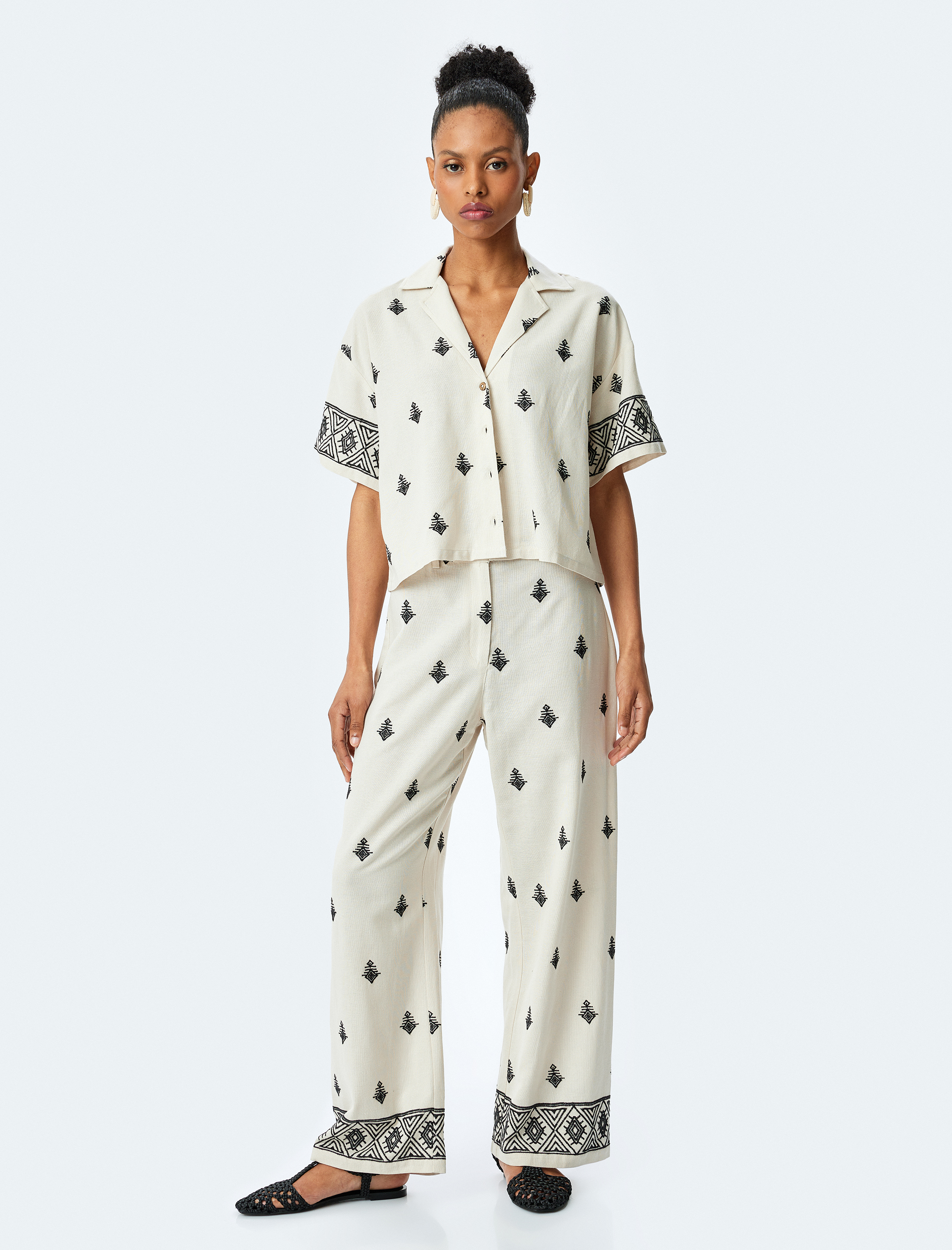   Pamuklu Viskon Kumaş Etnik Desenli İşlemeli Bol Paça Pantolon