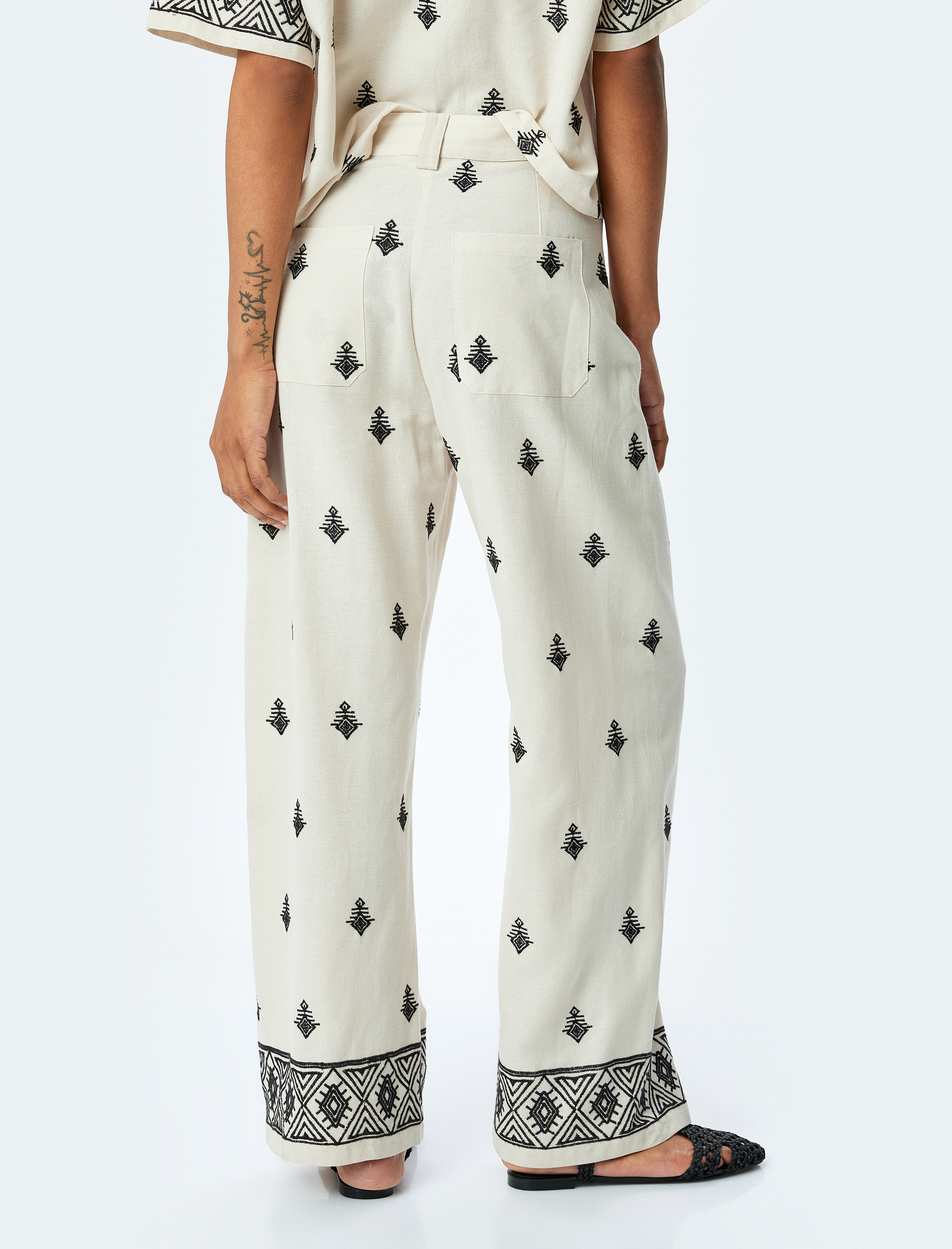   Pamuklu Viskon Kumaş Etnik Desenli İşlemeli Bol Paça Pantolon