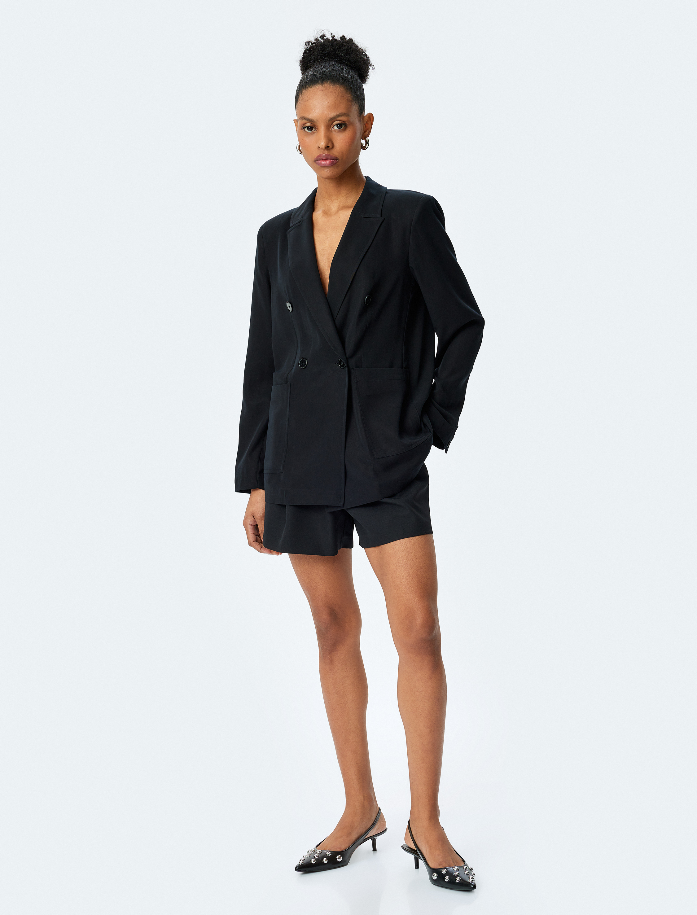   Uzun Kollu Düğmeli Cepli Kruvaze Oversize Blazer Ceket