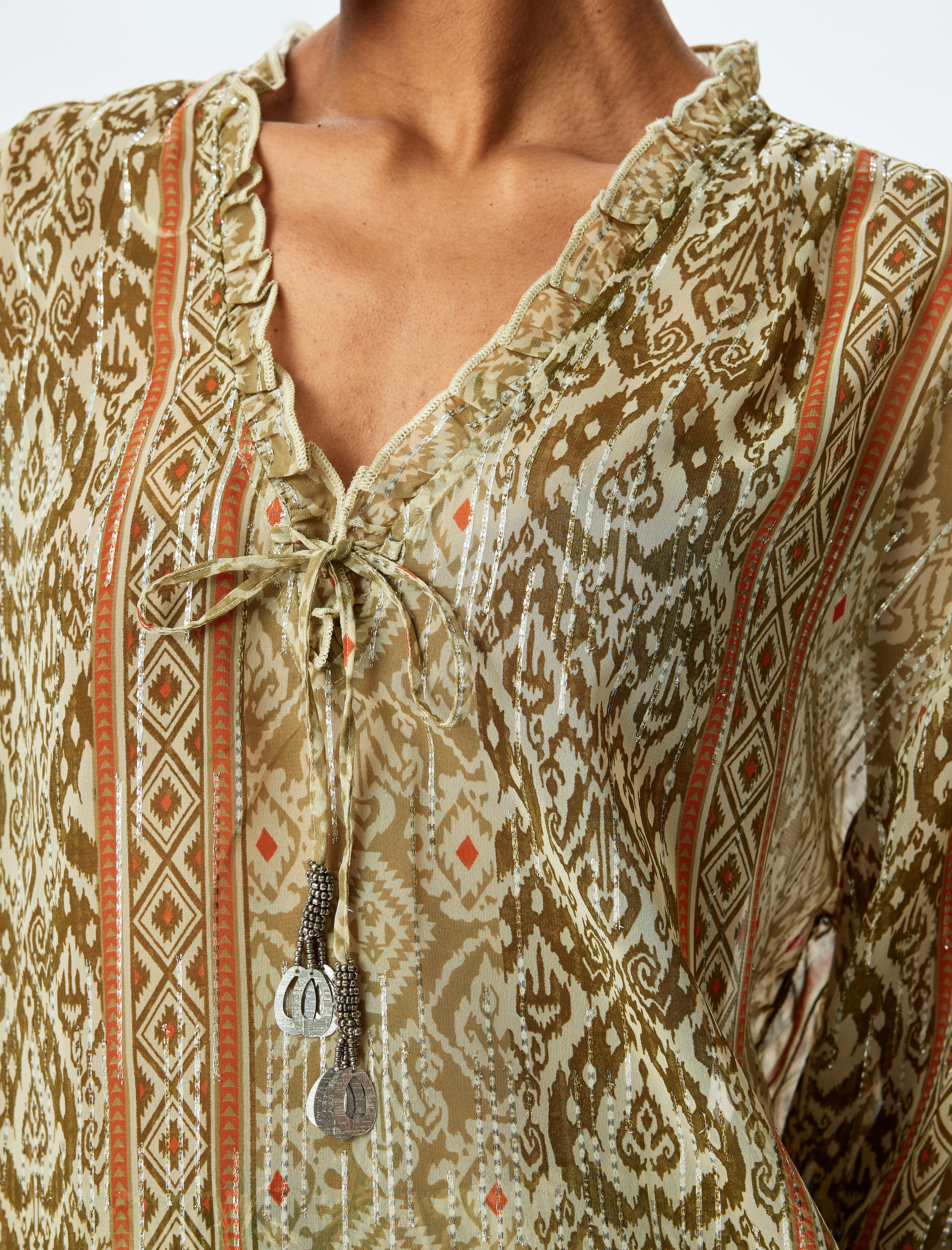   Etnik Desenli Boncuk İşlemeli Oversize Fırfırlı V Yaka Bluz