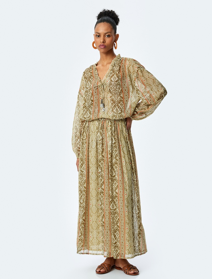  Etnik Desenli Boncuk İşlemeli Oversize Fırfırlı V Yaka Bluz