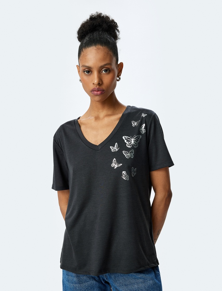  Kelebek Baskılı Kısa Kollu V Yaka Tişört