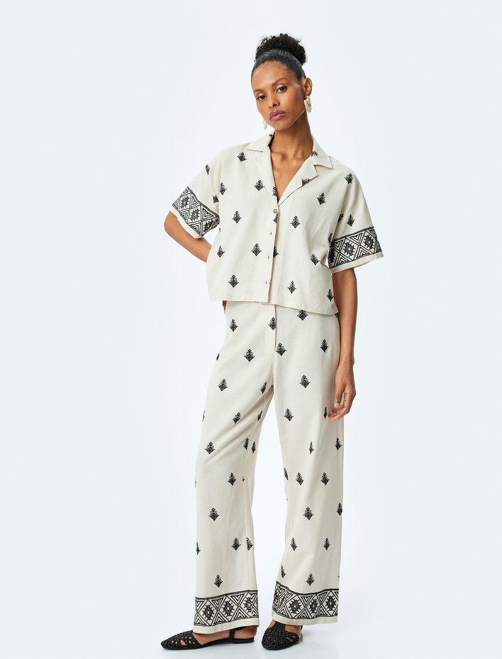  Viskon Etnik Desenli İşlemeli Kısa Kollu Oversize Crop Gömlek