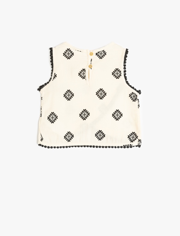 Pamuklu Nakış Detaylı Kolsuz Asimetrik Crop Bluz_1