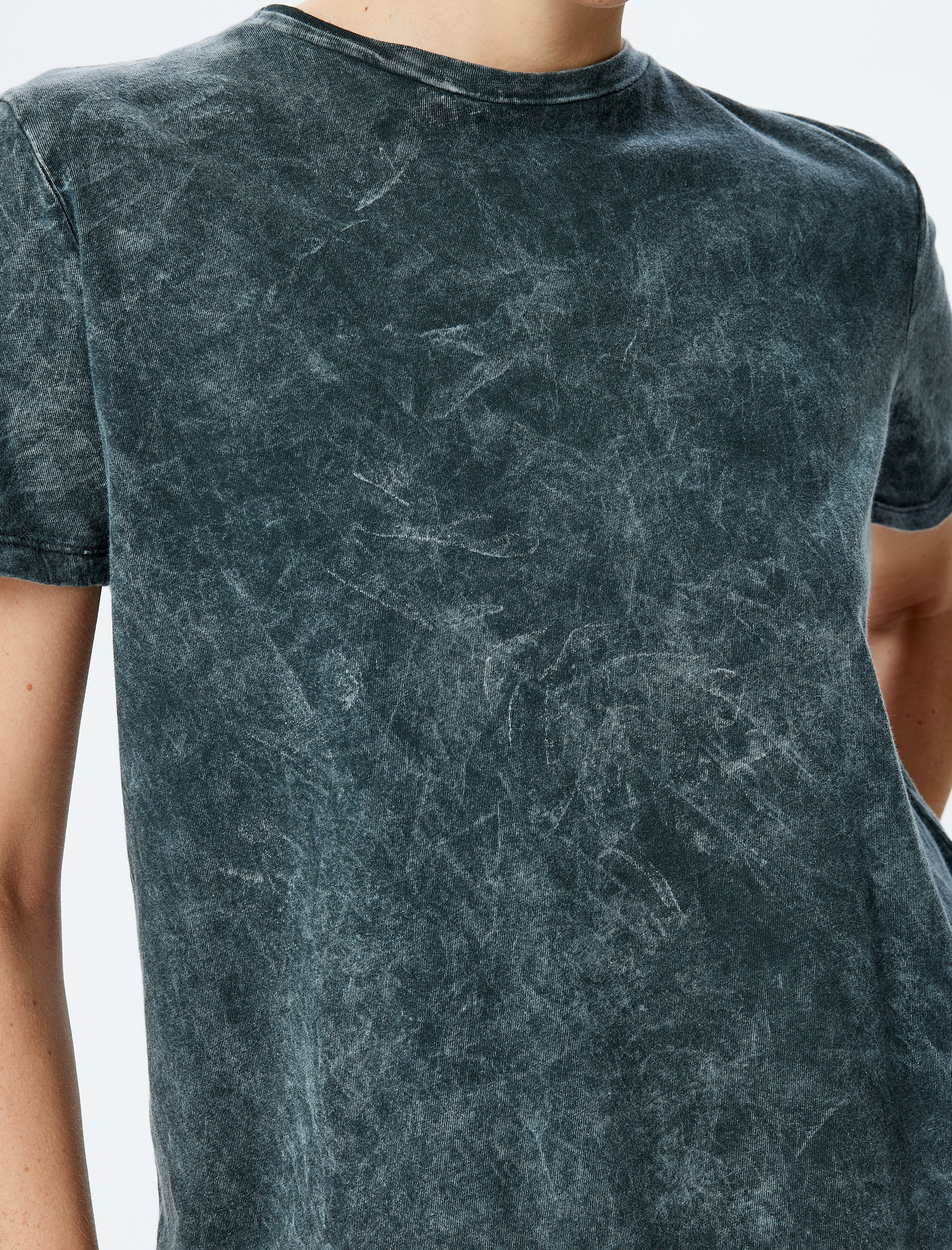   Pamuklu Batik Desenli Kısa Kollu Bisiklet Yaka Tişört